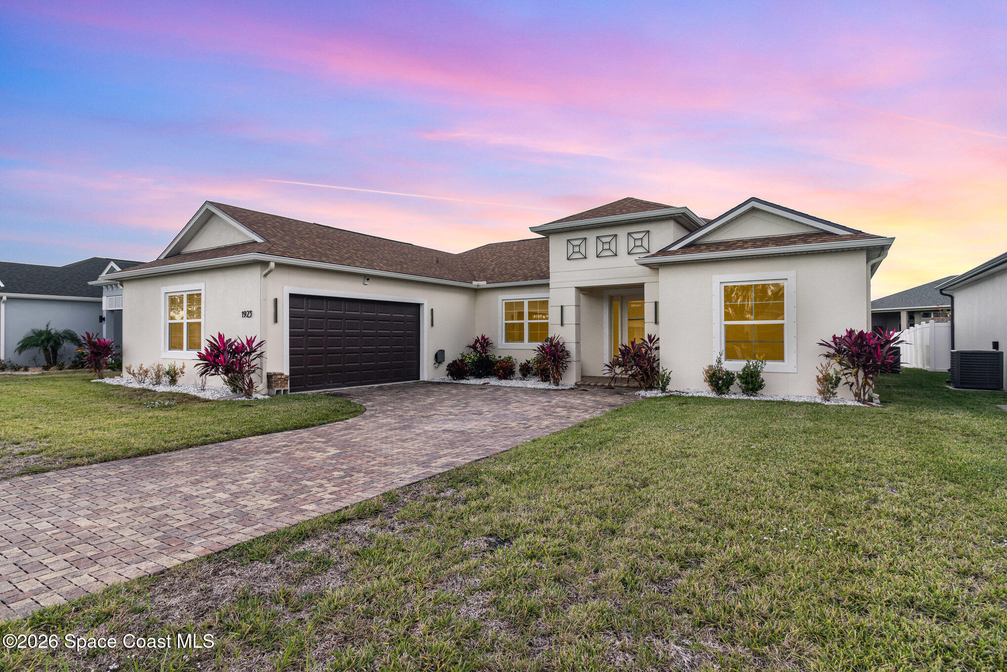 1923 Crossbill Drive Property Photo 1