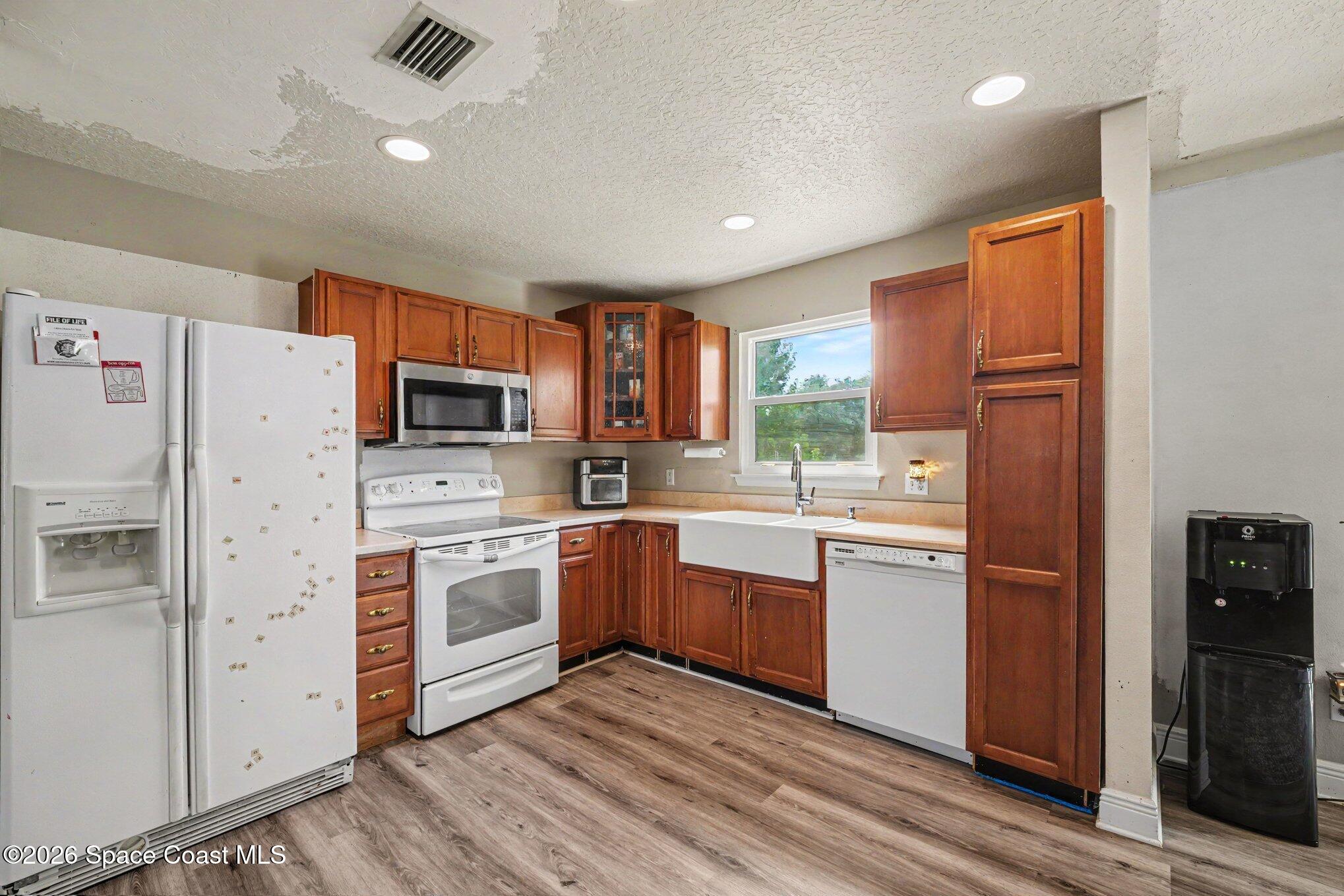 5710 Barna Avenue Property Photo 6