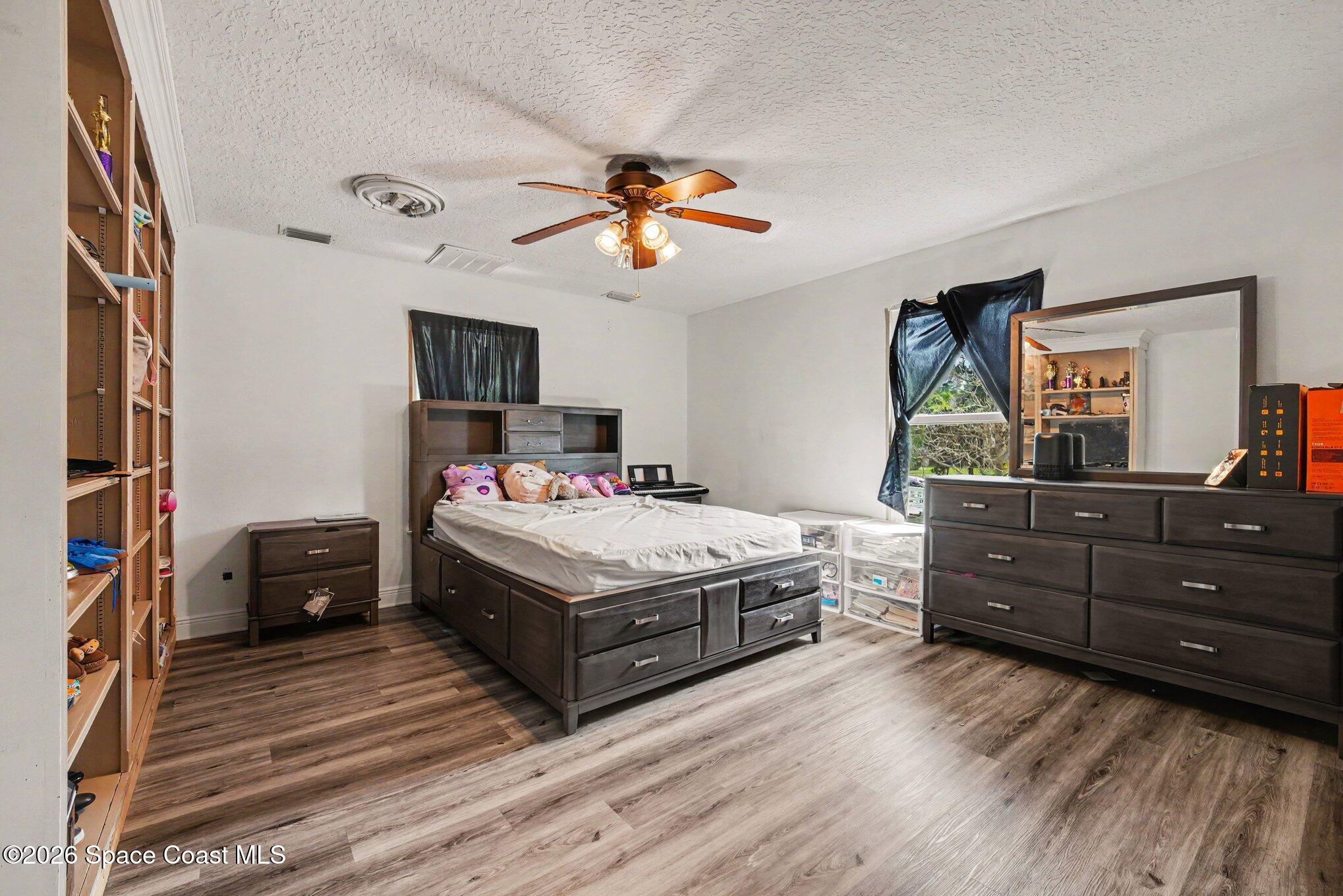 5710 Barna Avenue Property Photo 8