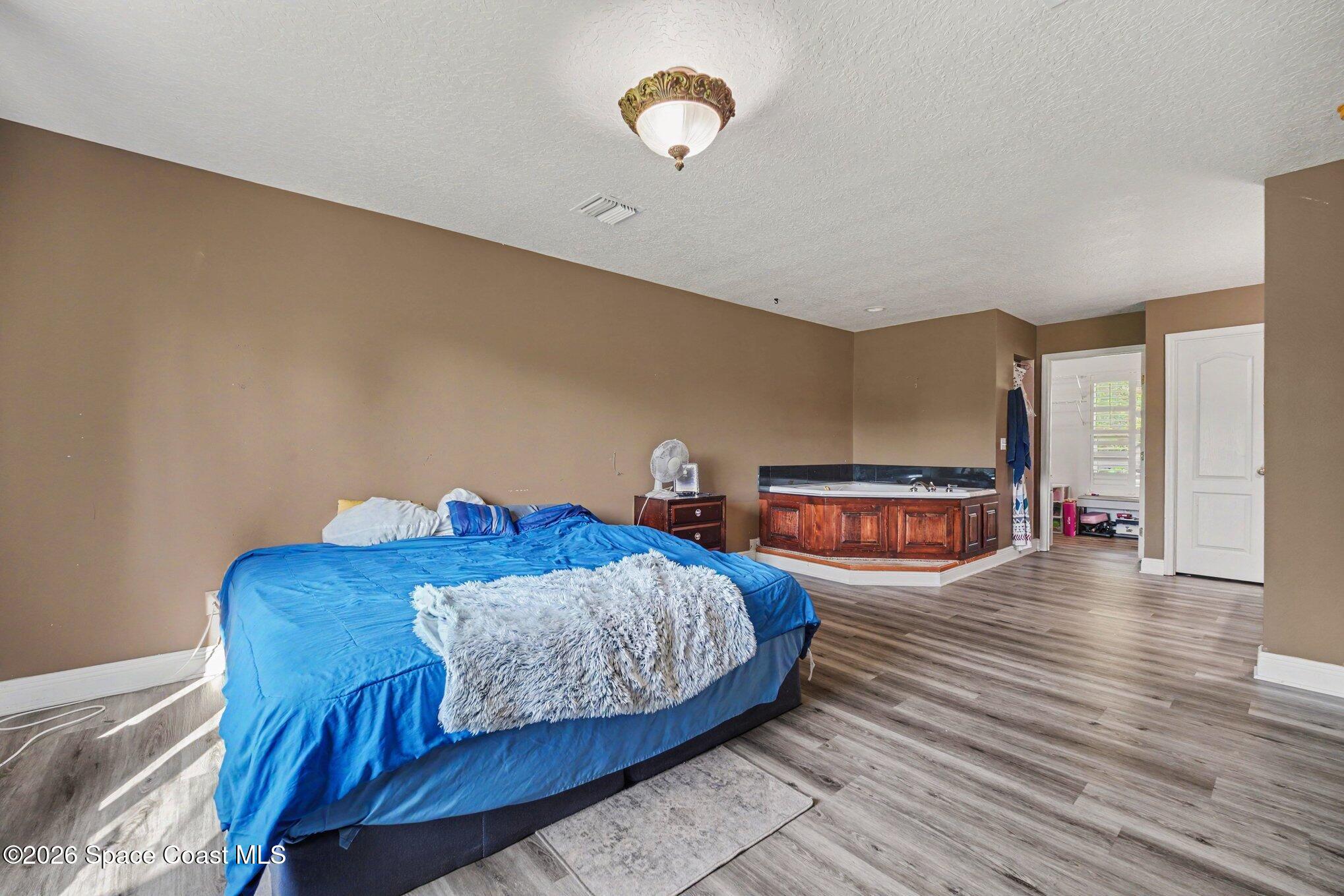 5710 Barna Avenue Property Photo 9