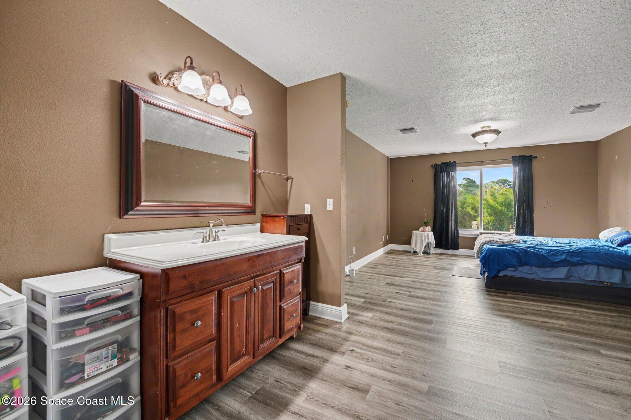 5710 Barna Avenue Property Photo 10