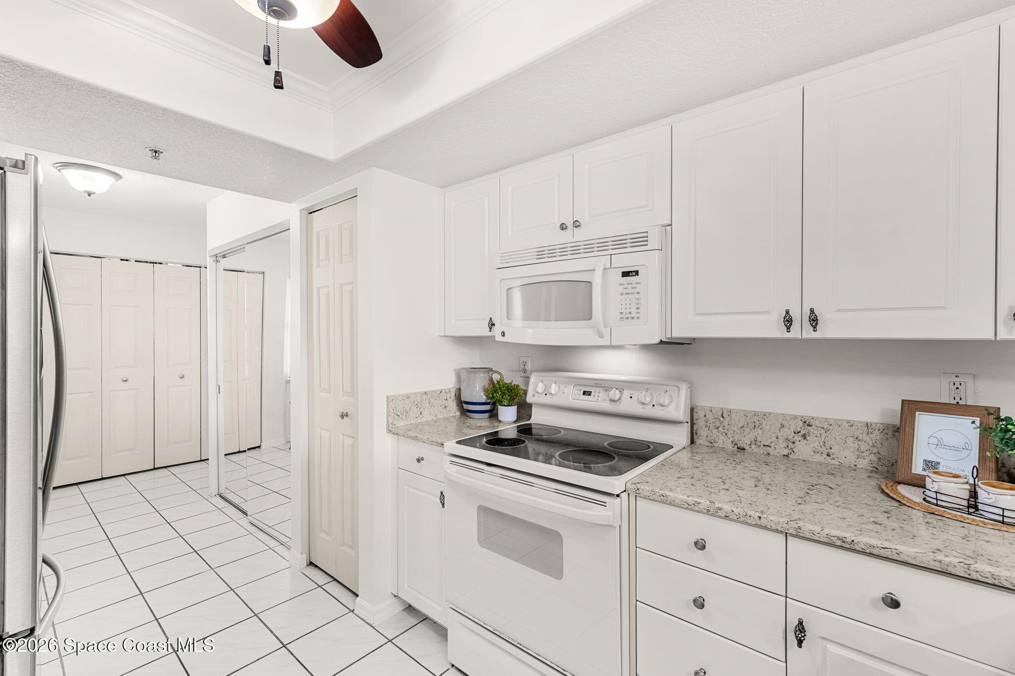 604 Shorewood Drive B302 Property Photo 12