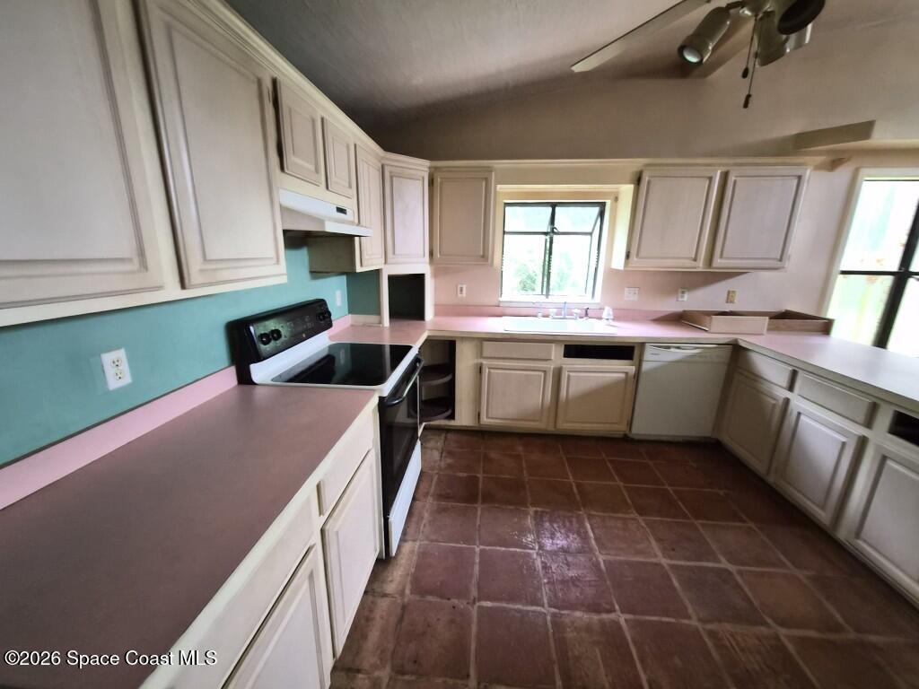 180 Lee Road Property Photo 9