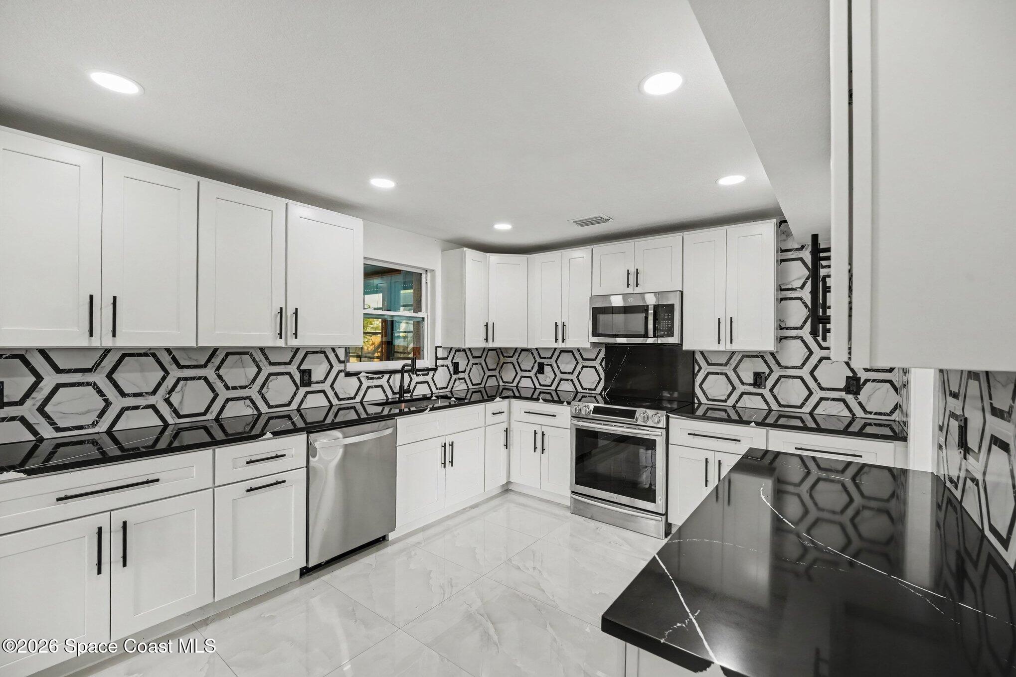 508 S Ixora Drive S Property Photo 9