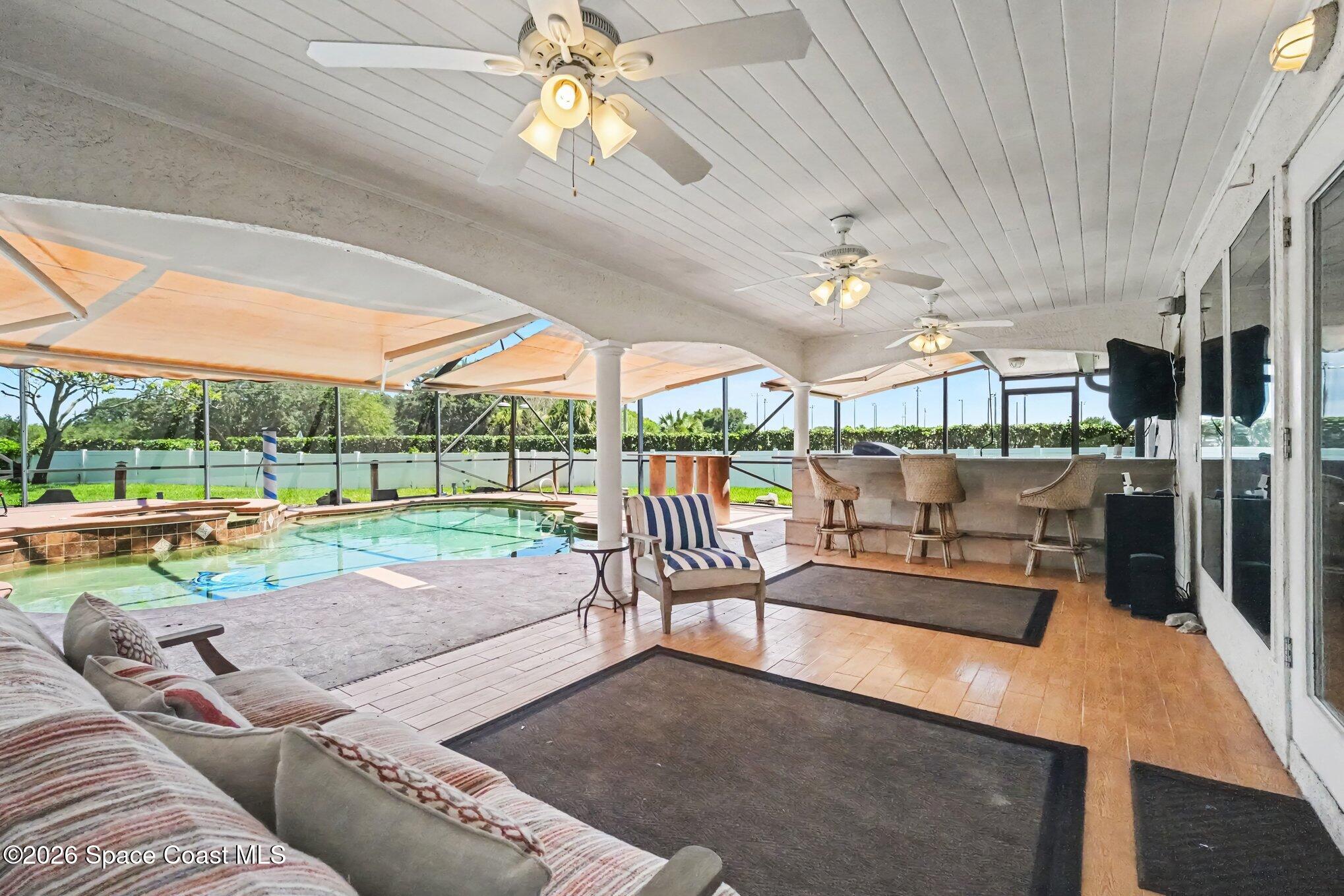 504 Lake Victoria Circle Property Photo 2