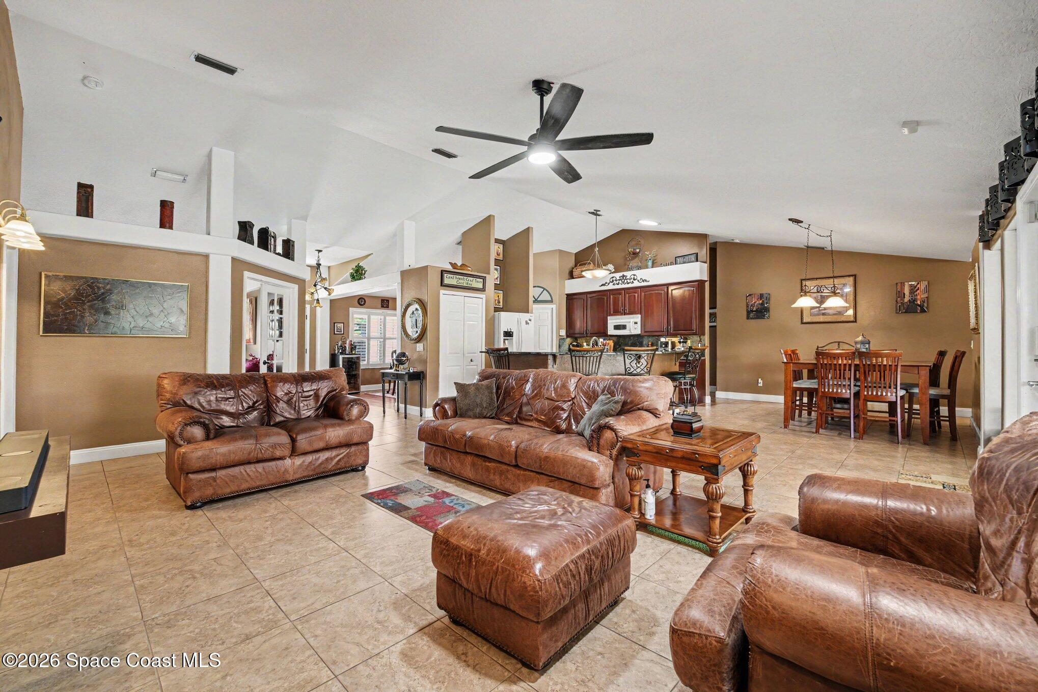504 Lake Victoria Circle Property Photo 12