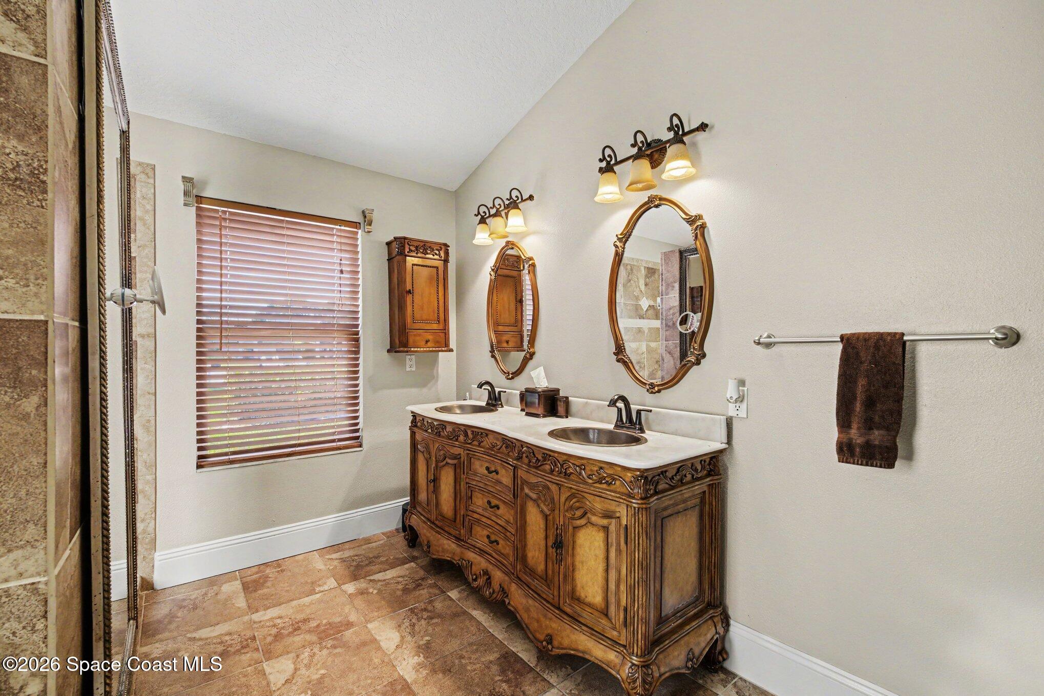 504 Lake Victoria Circle Property Photo 20