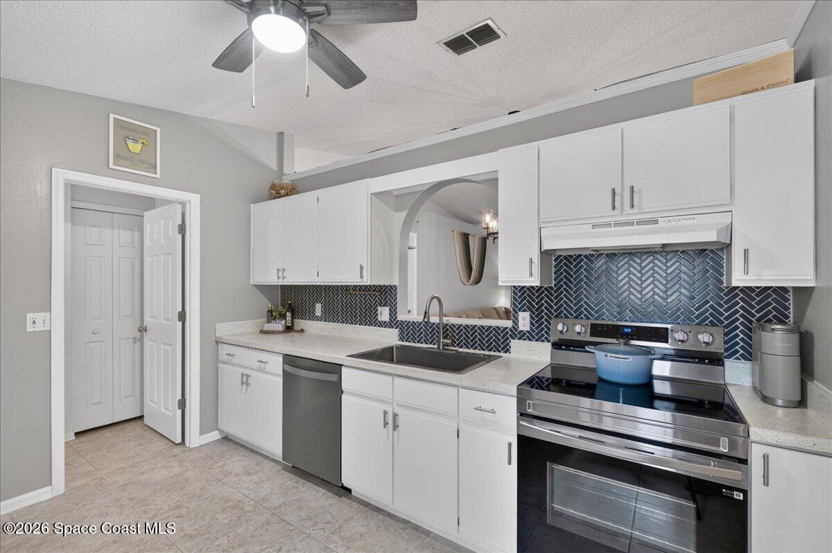 1552 Vista Lake Circle Property Photo 7