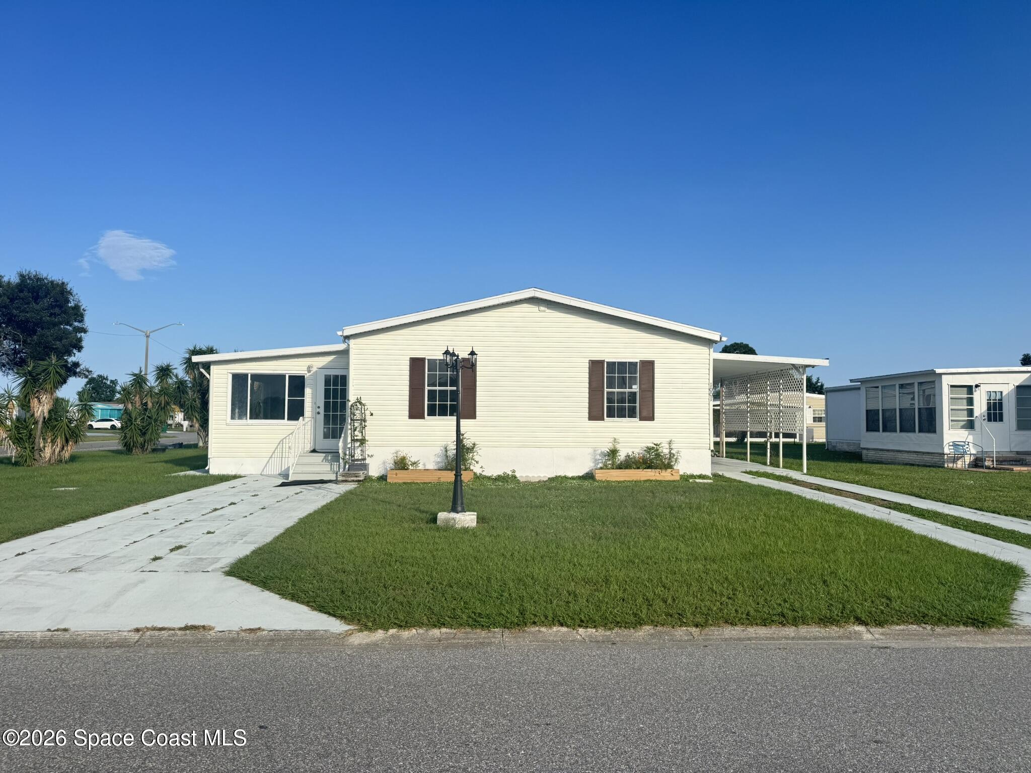 1001 Waterway Drive Property Photo 1
