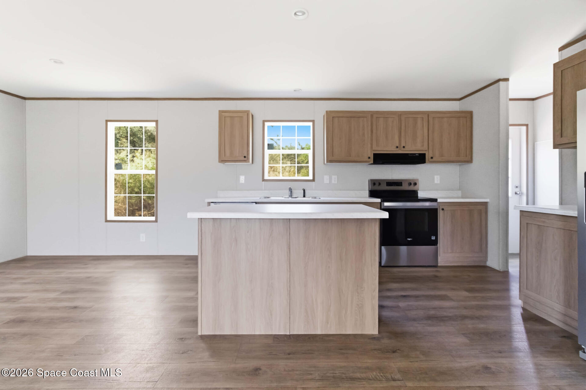 6989 Dahlia Drive Property Photo 4