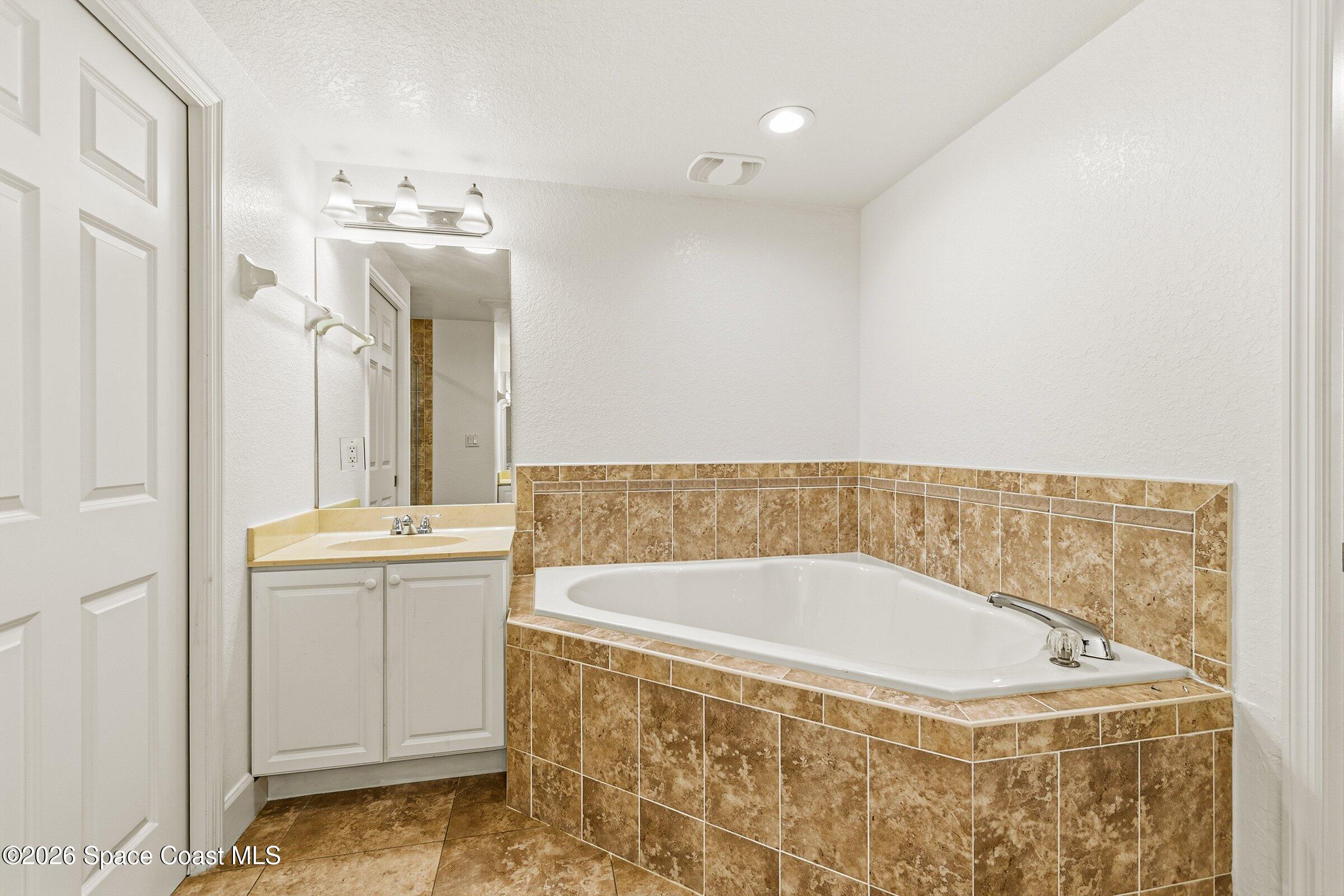 807 Mystic Drive C-307 Property Photo 23