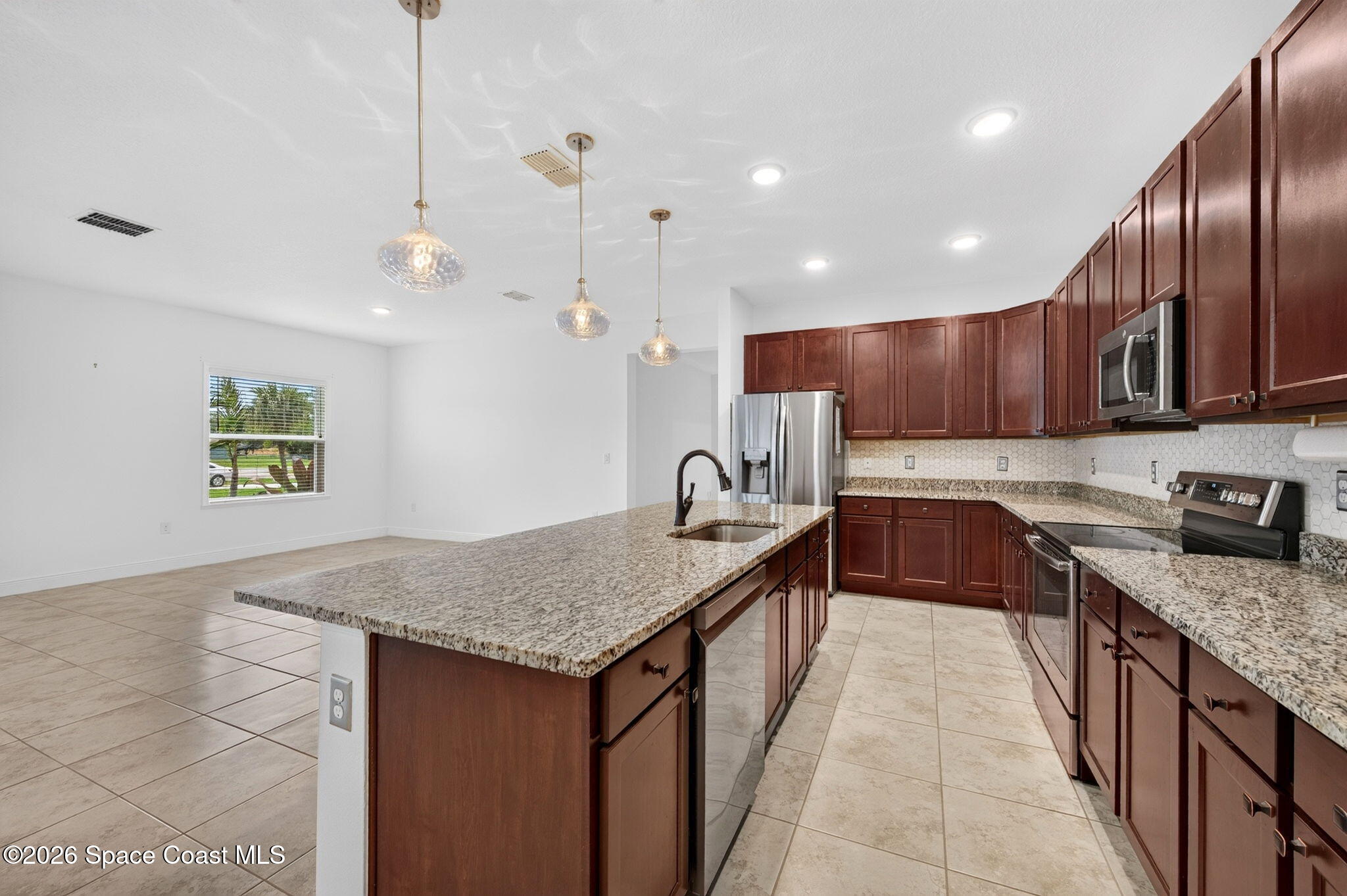 2407 Fallon Boulevard Ne Property Photo 2