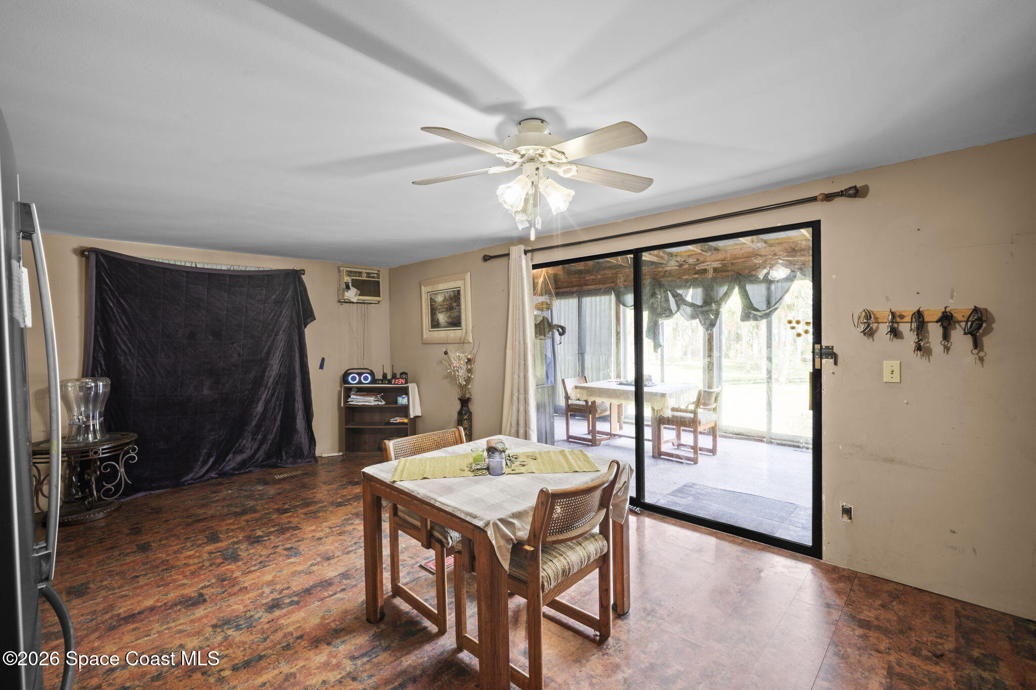 6673 Bear Trail Property Photo 3