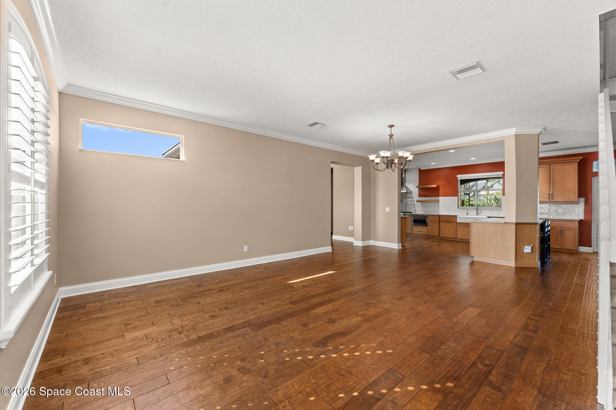 889 Woodbine Drive Property Photo 7