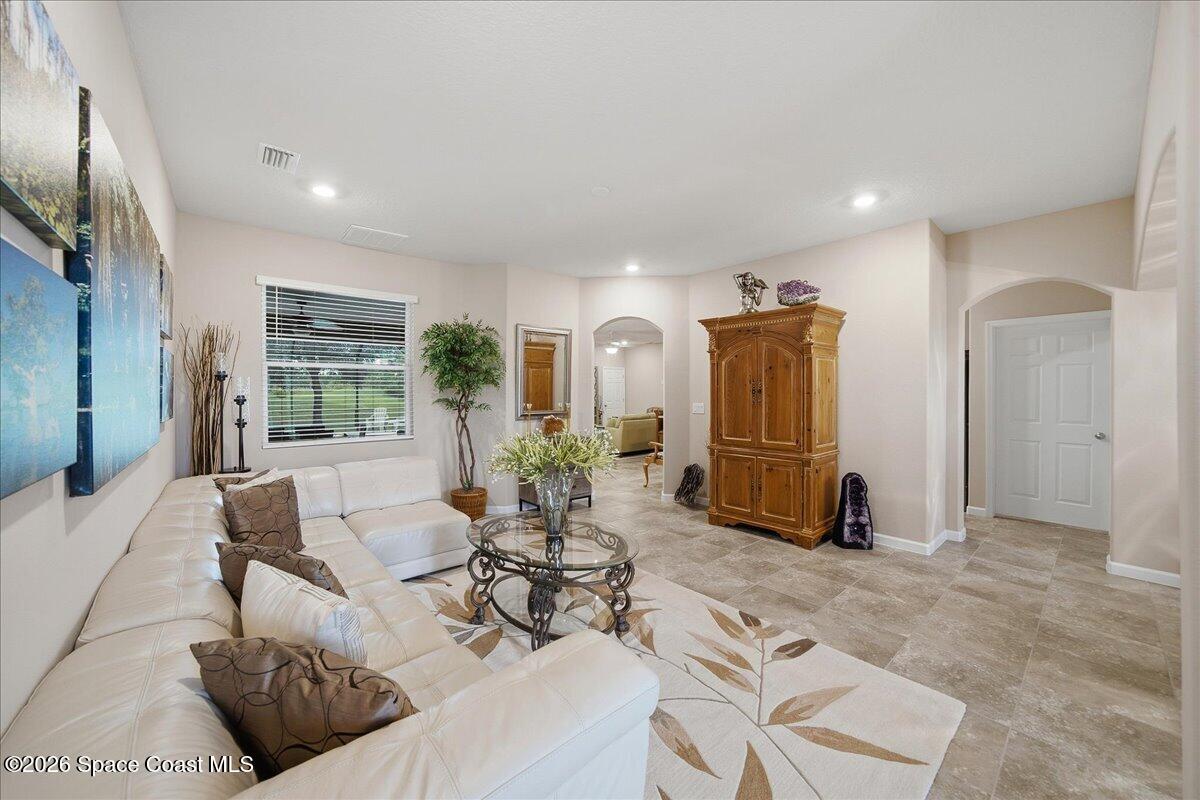 655 Gleneagles Drive Se Property Photo 8