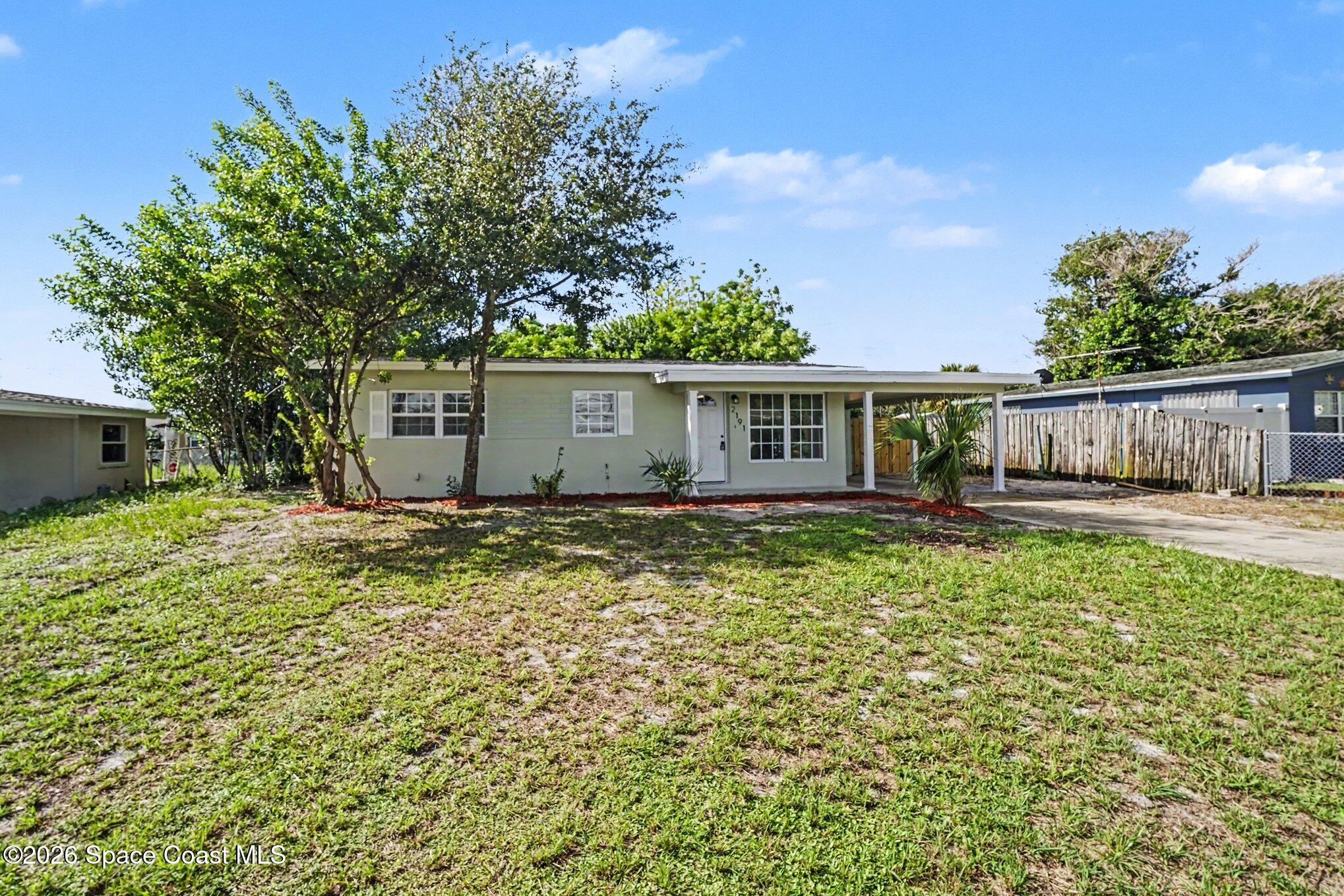 2191 Smathers Circle N Property Photo 3