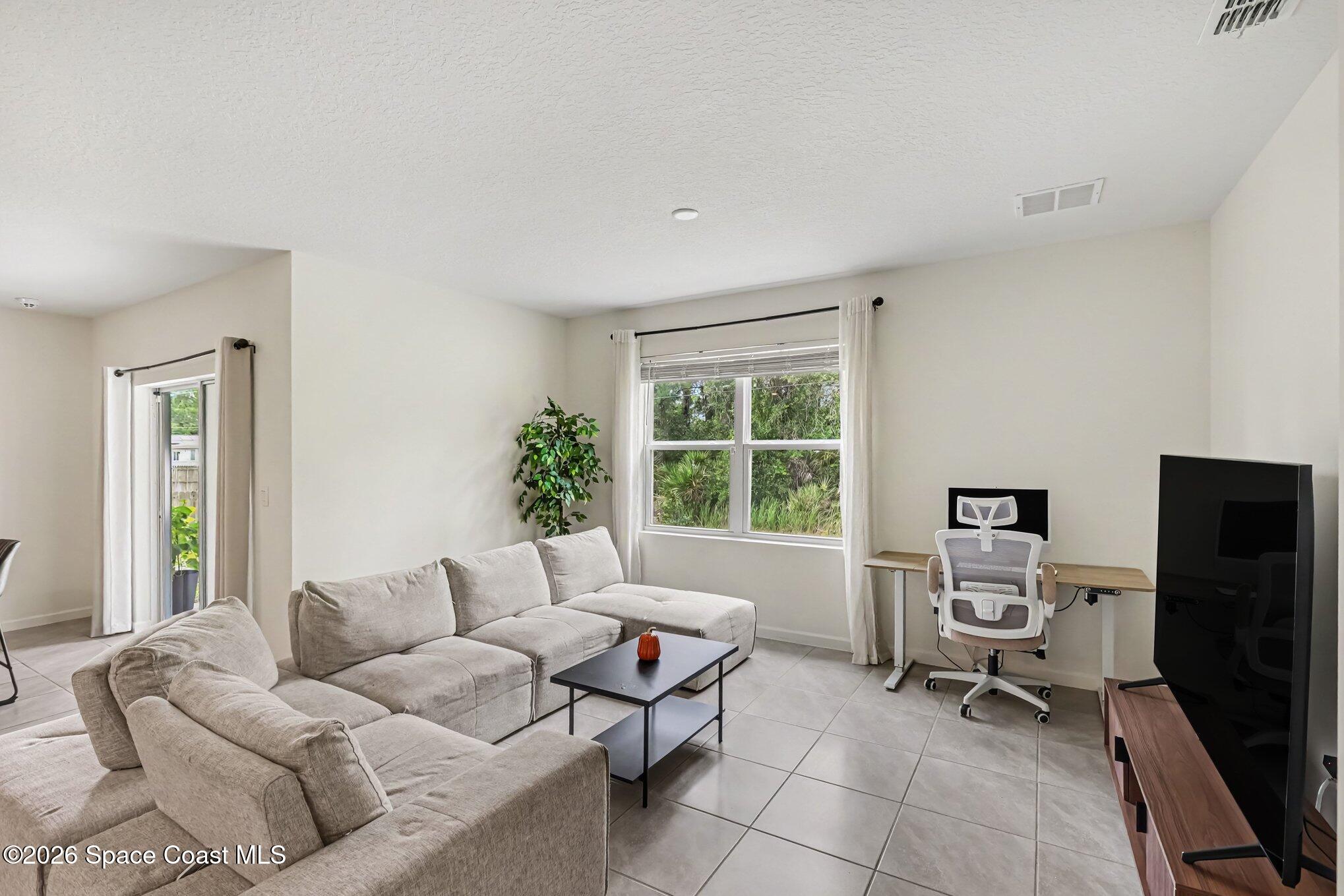 1342 Jupiter Boulevard Nw Property Photo 7