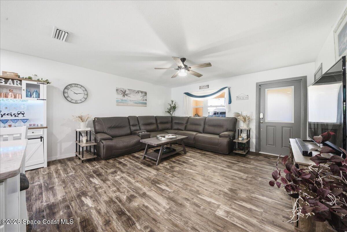 1320 Johns Circle Property Photo 14