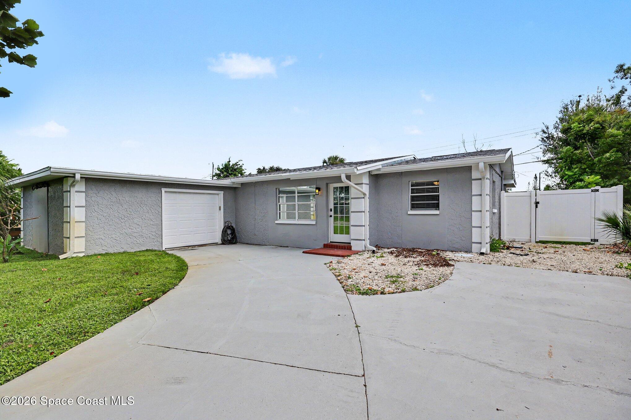 1909 Oakwood Drive Property Photo 1