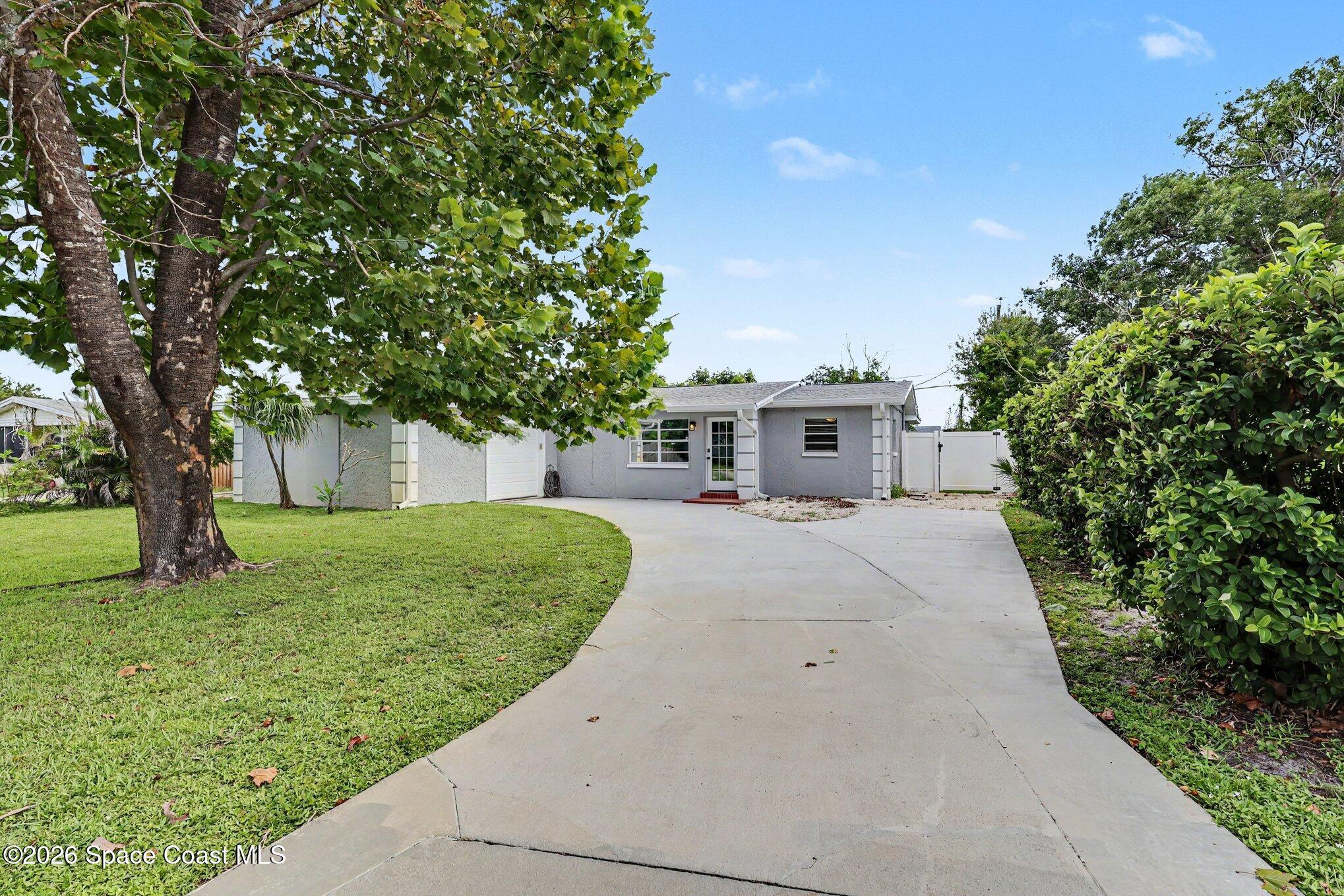 1909 Oakwood Drive Property Photo 2