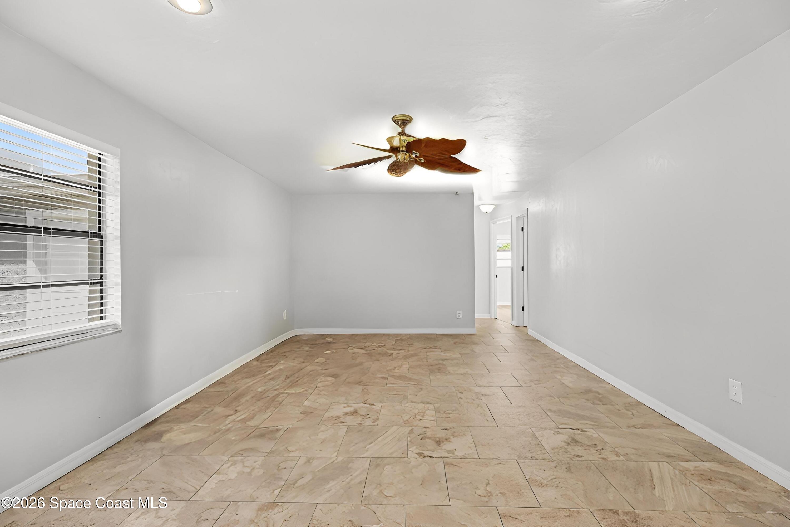 1909 Oakwood Drive Property Photo 3