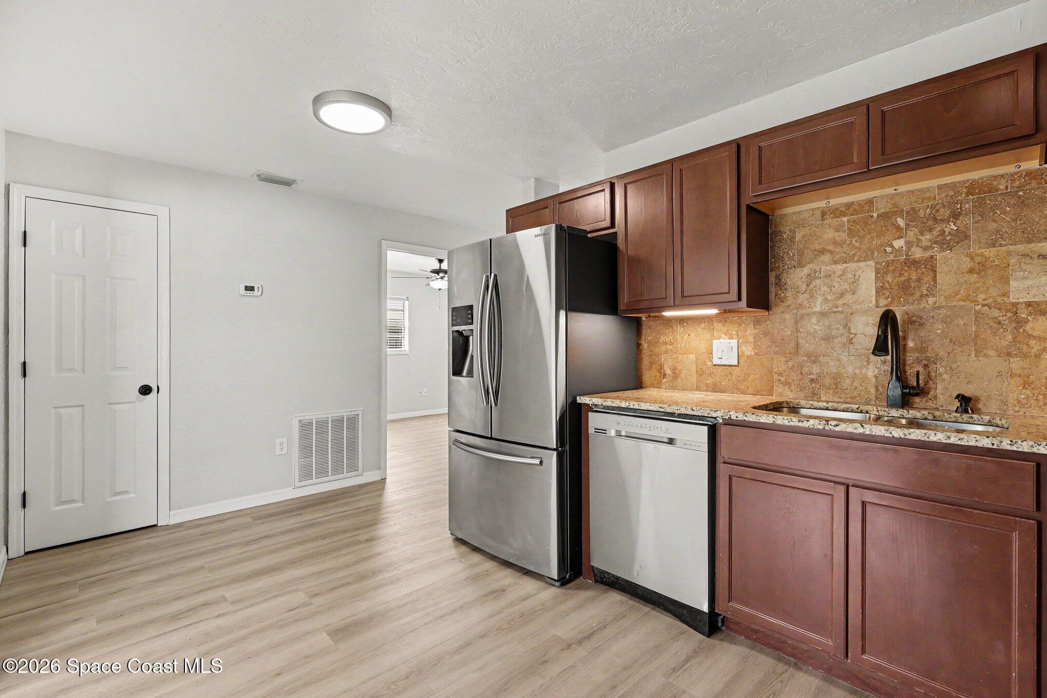 1909 Oakwood Drive Property Photo 8