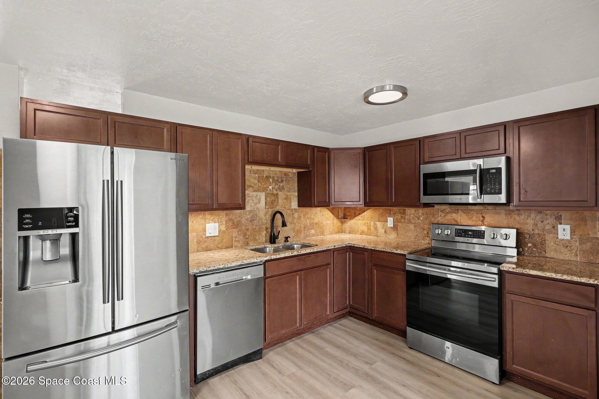 1909 Oakwood Drive Property Photo 10