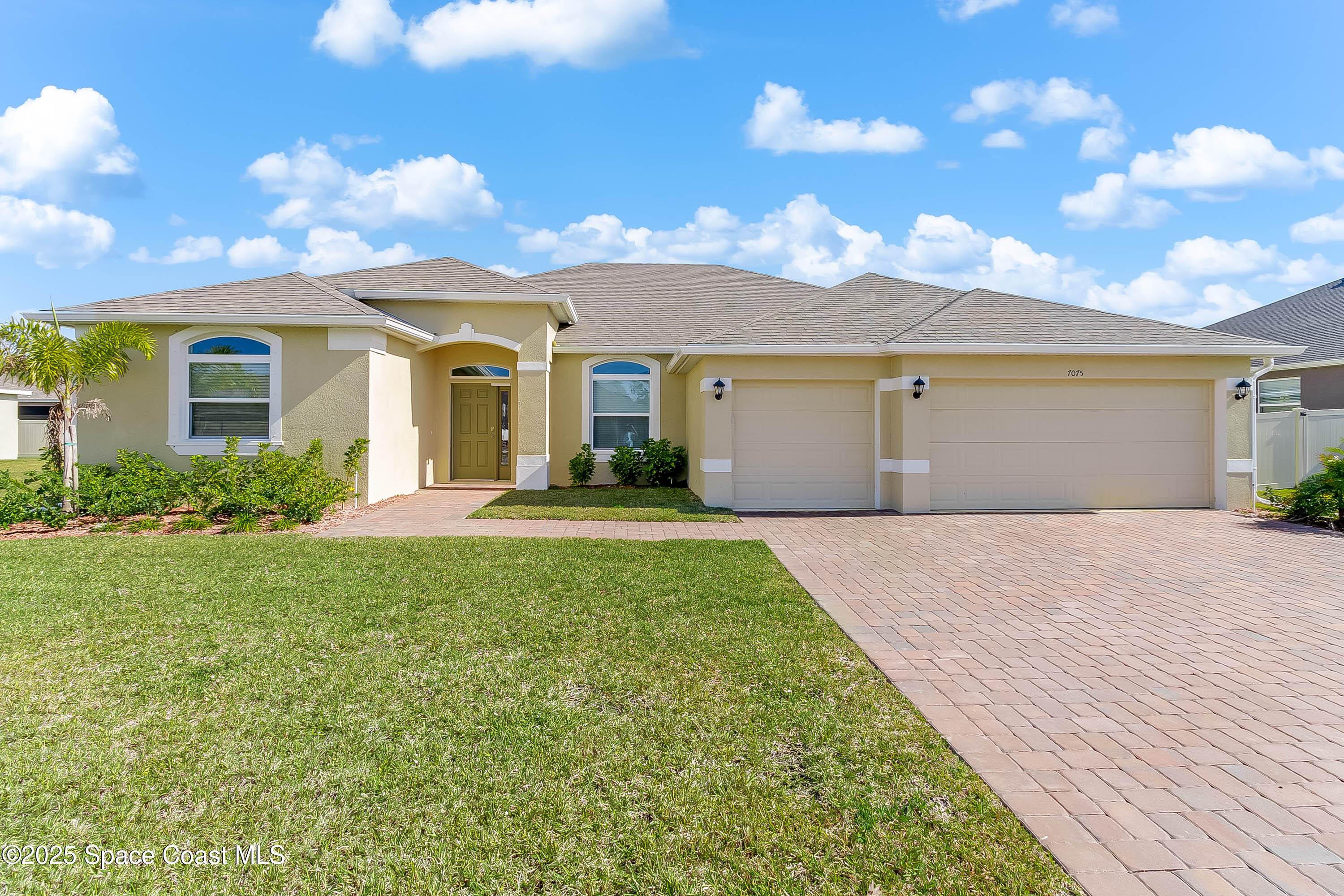 7075 Serpentine Court Property Photo 1