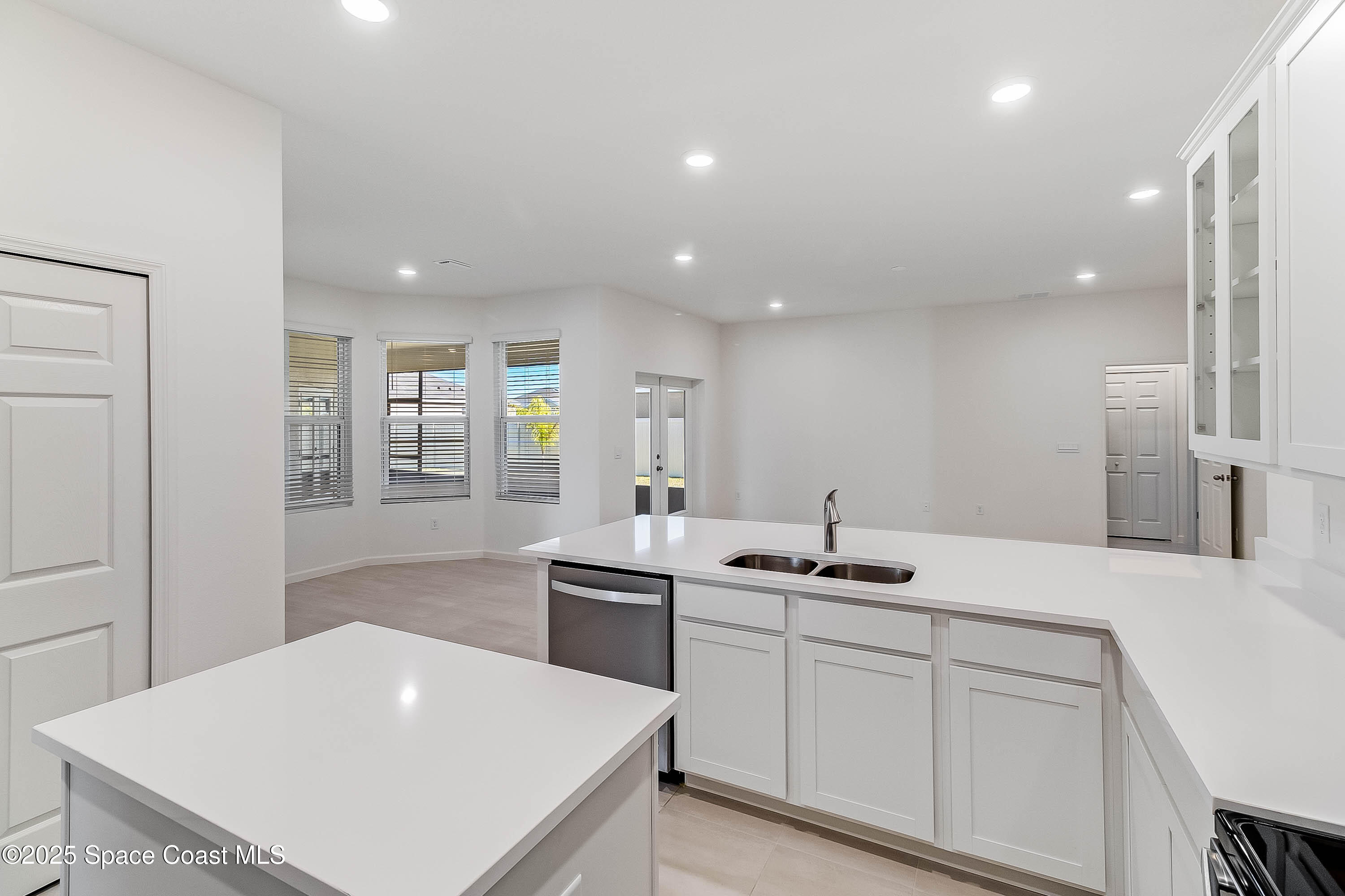 7075 Serpentine Court Property Photo 12