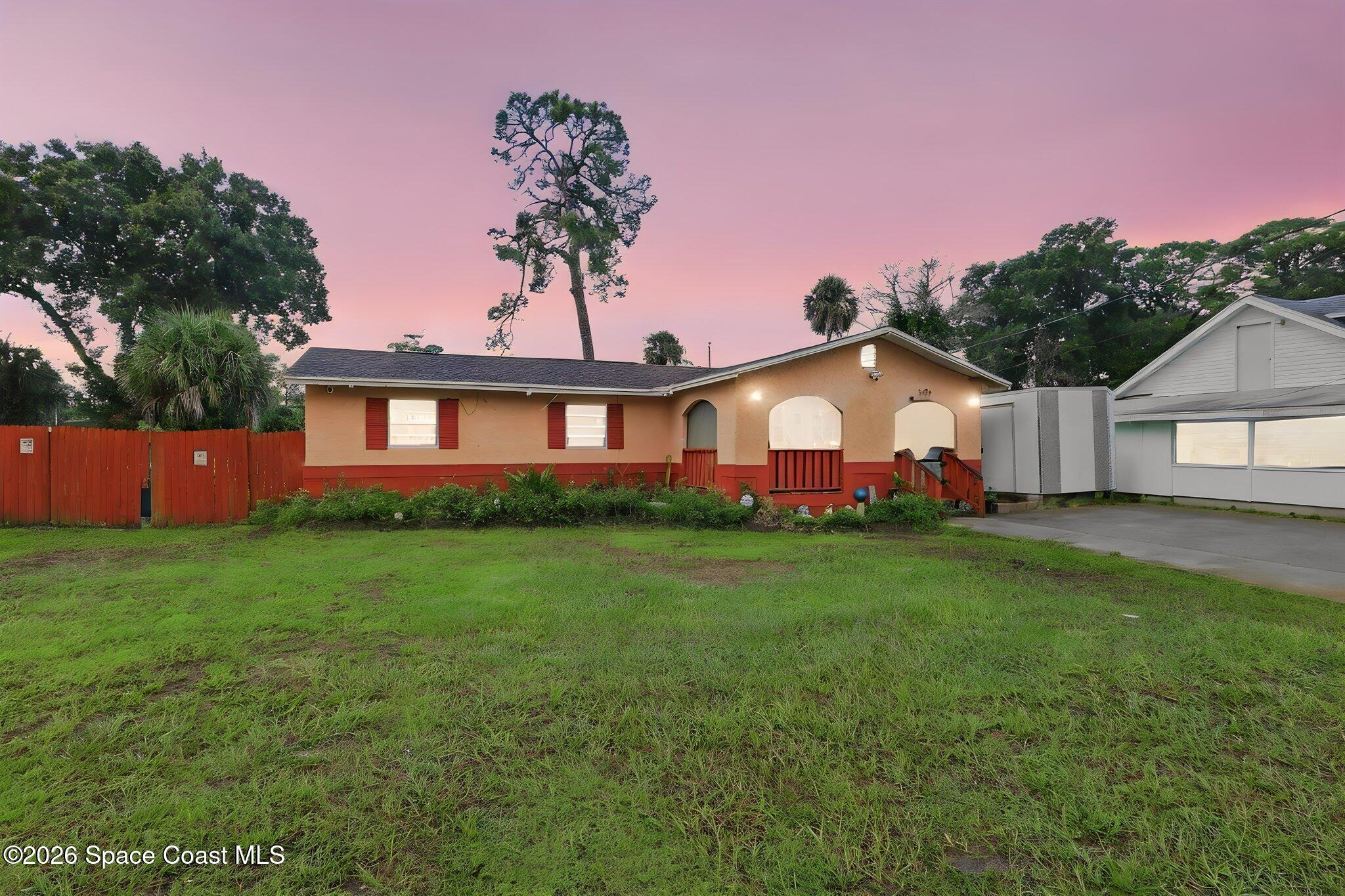 1233 Holmes Street Property Photo 1