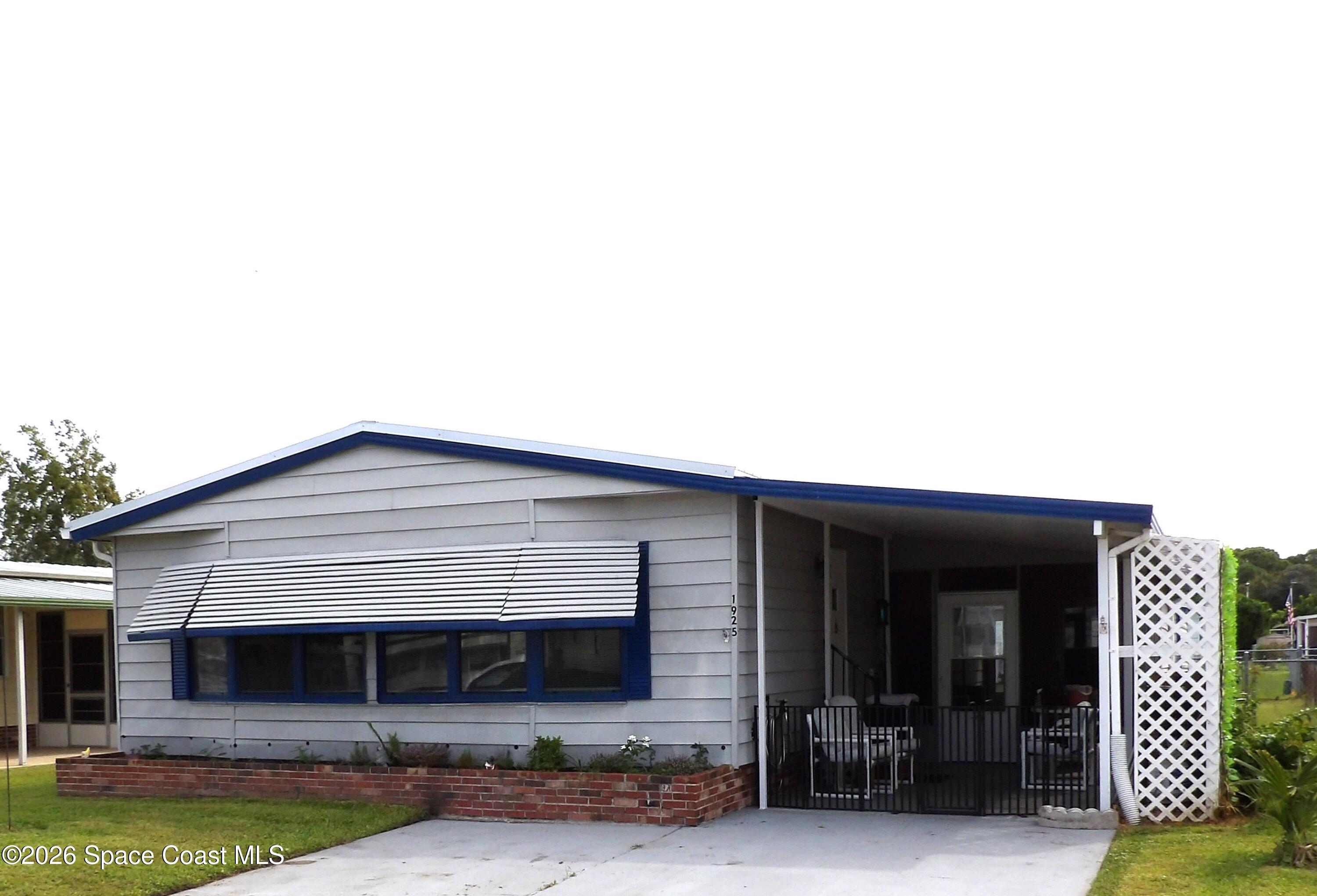 1925 Live Oak Street NE Property Photo 1