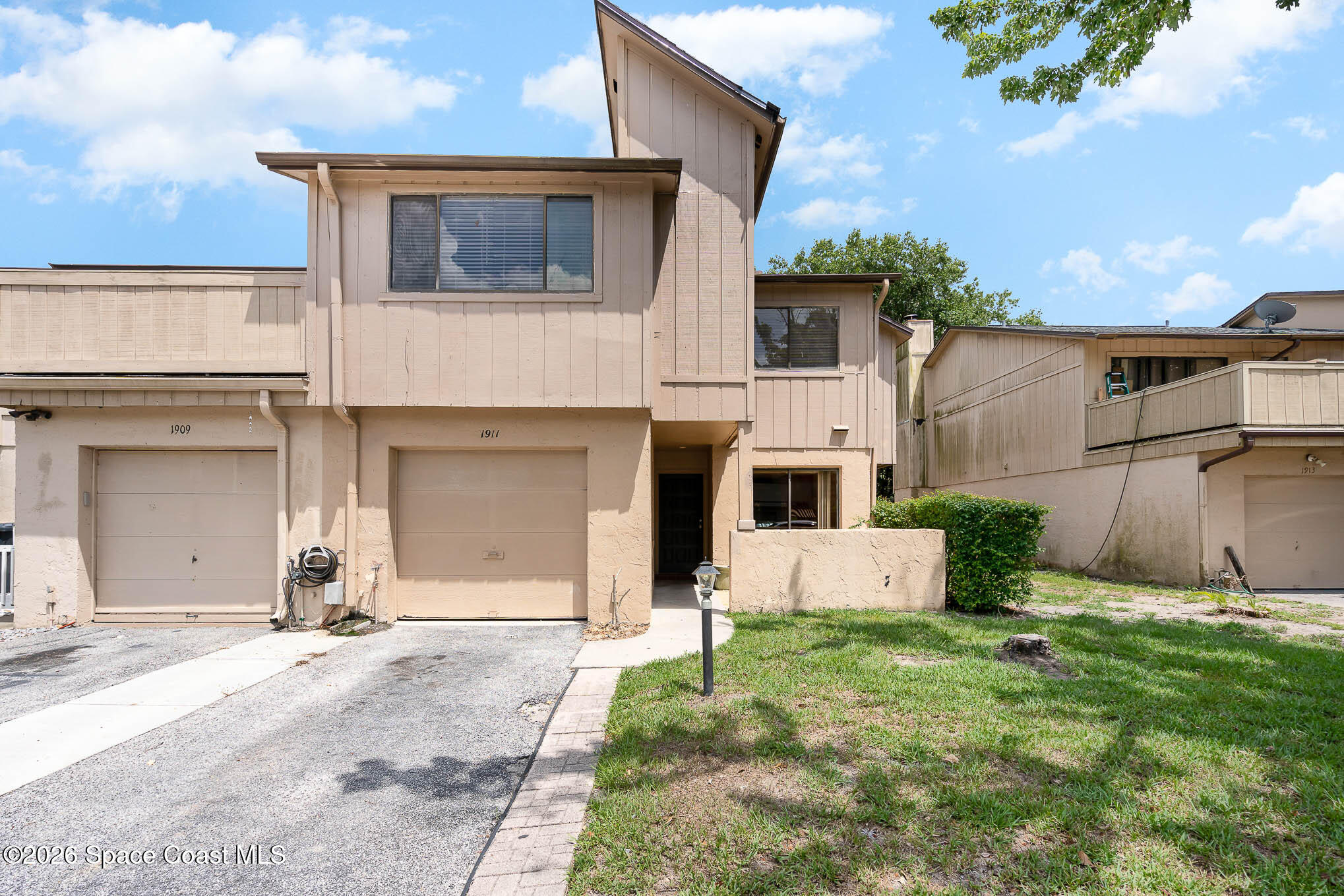 1911 Cashew Courtway Property Photo 1