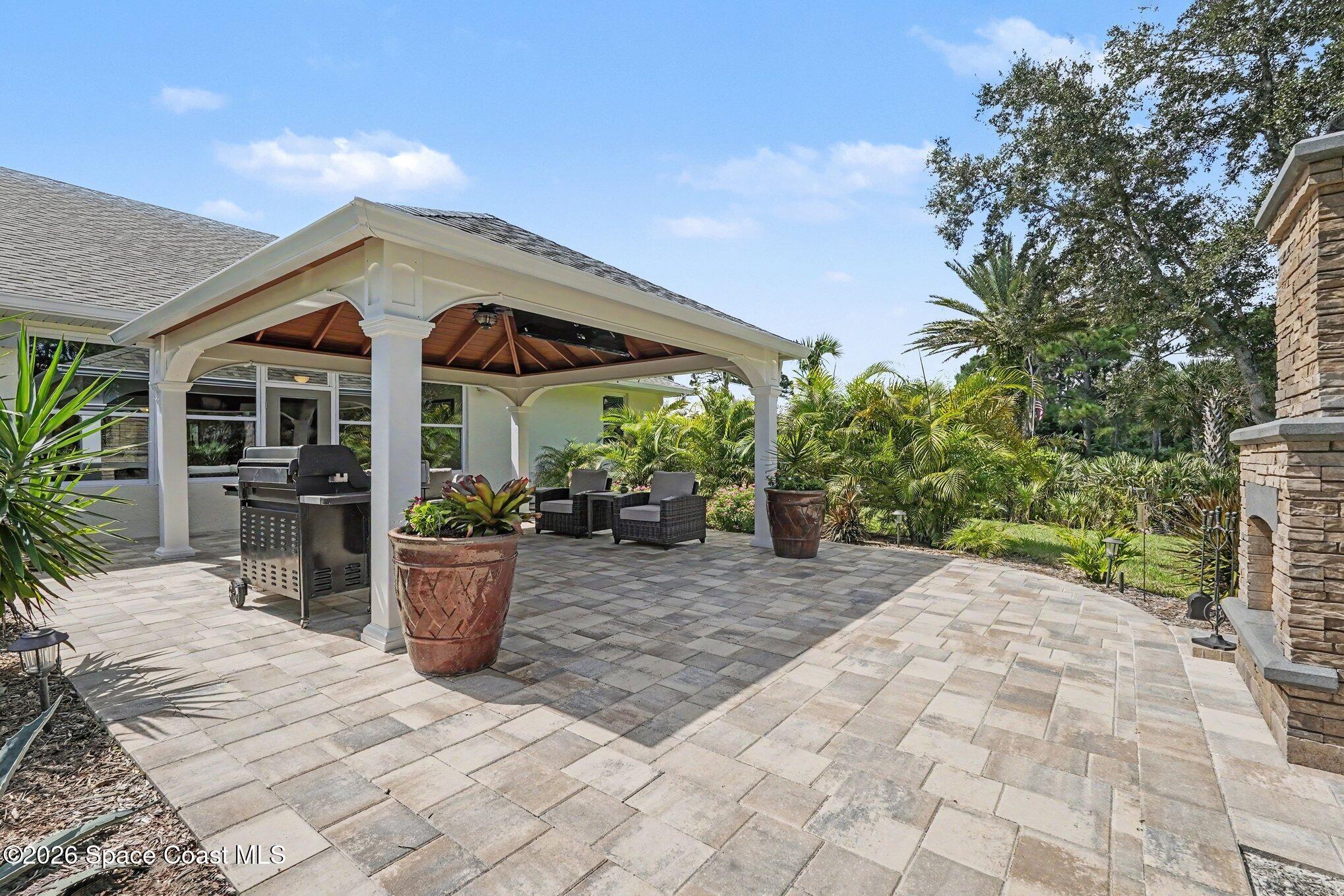 7119 Hacienda Drive Property Photo 3