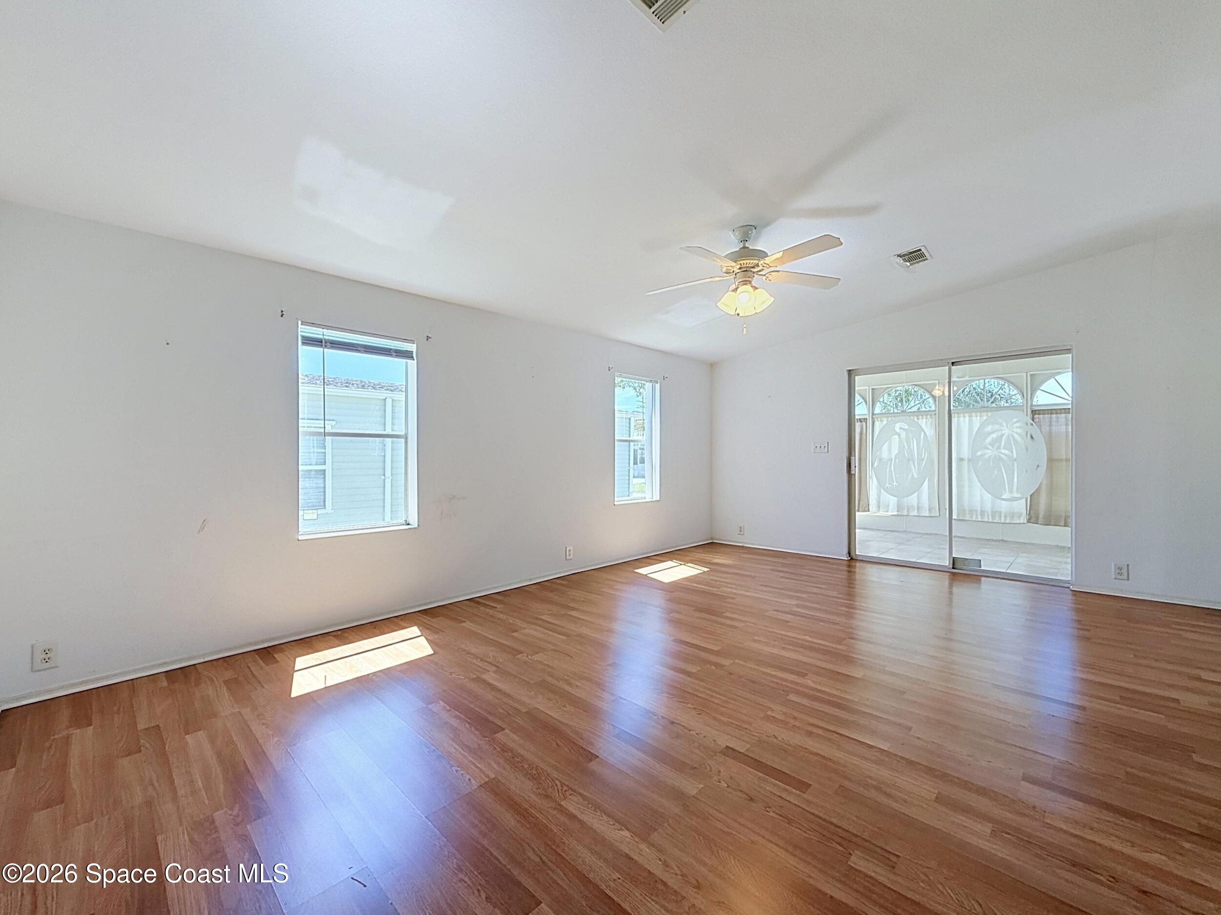 646 Periwinkle Circle Property Photo 3