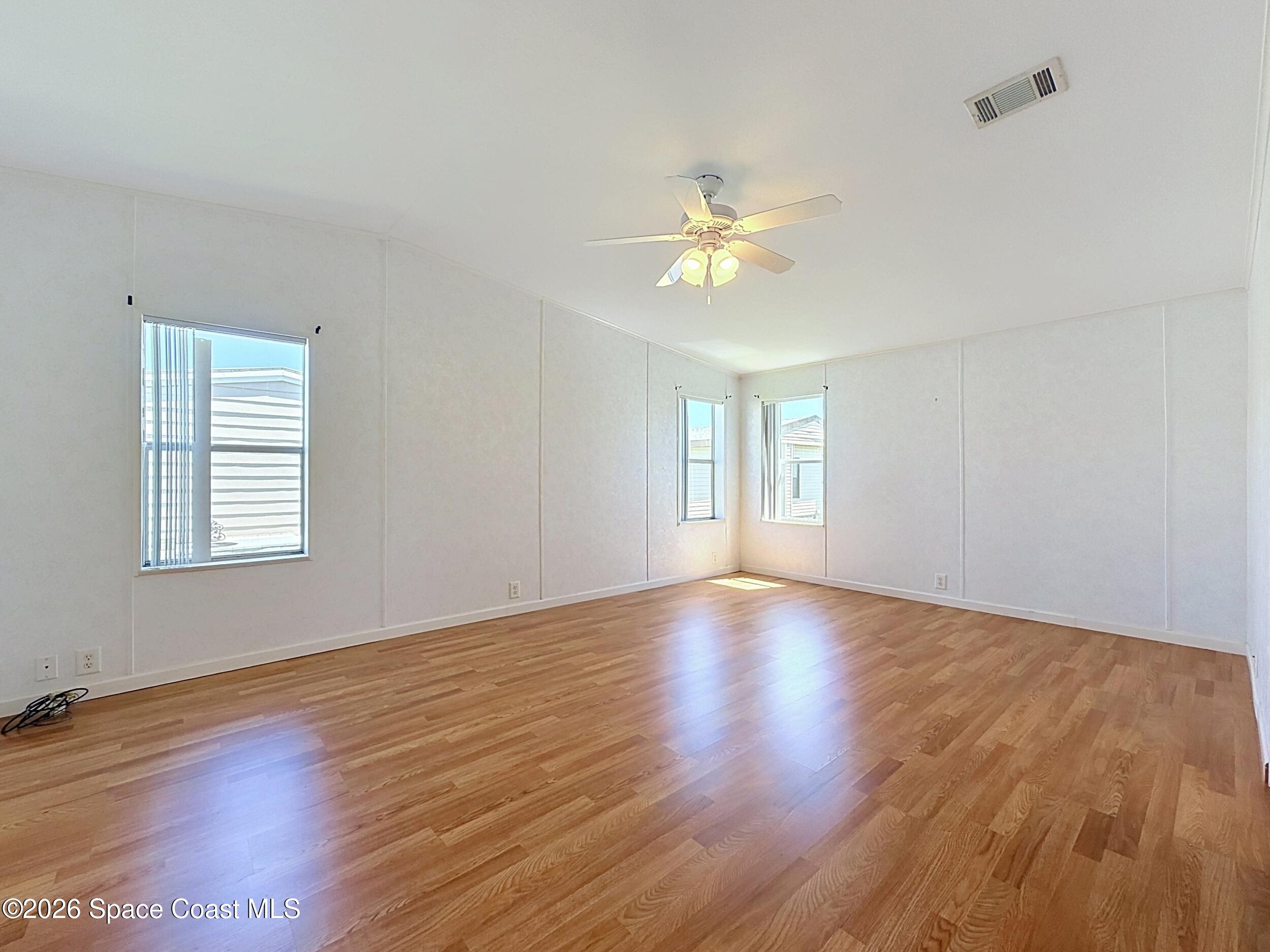 646 Periwinkle Circle Property Photo 8