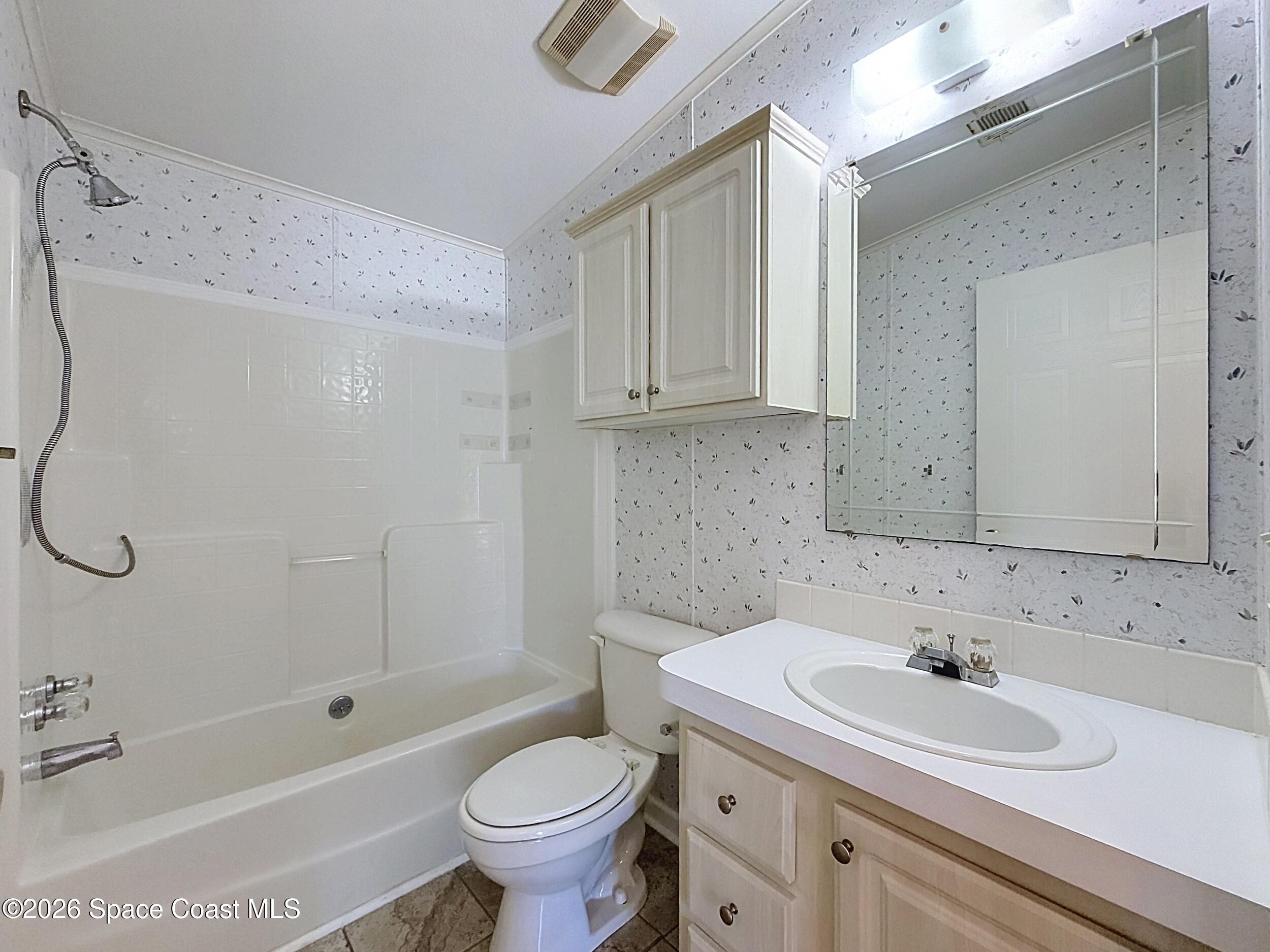 646 Periwinkle Circle Property Photo 9