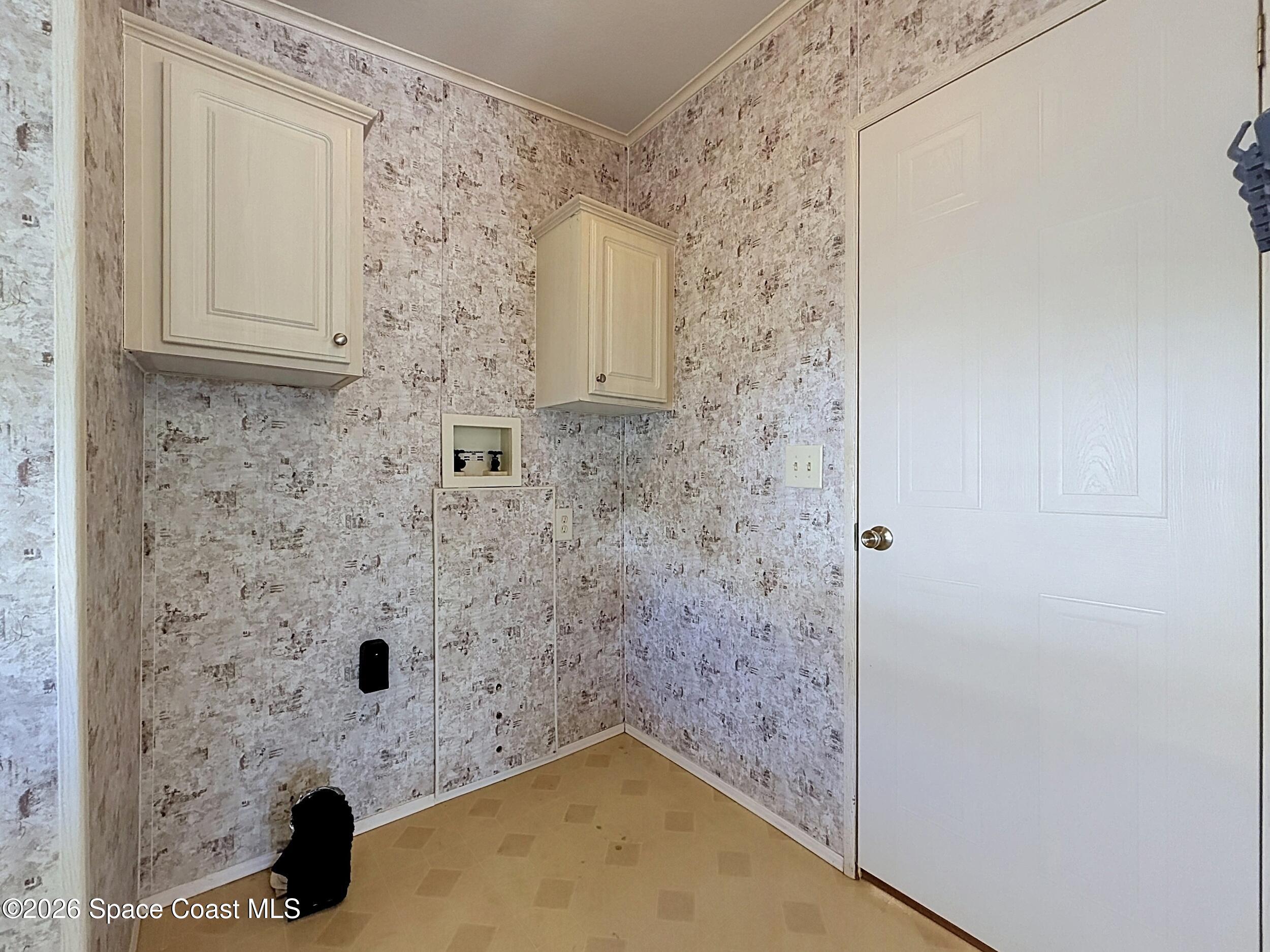 646 Periwinkle Circle Property Photo 14