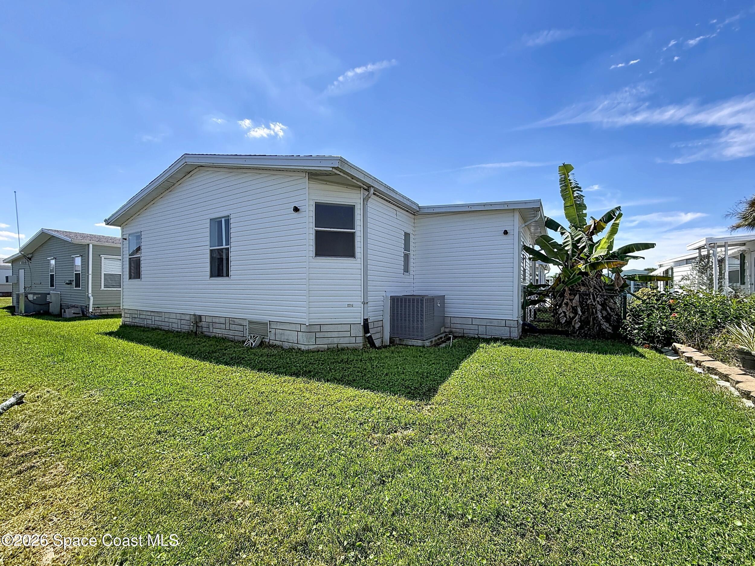 646 Periwinkle Circle Property Photo 16