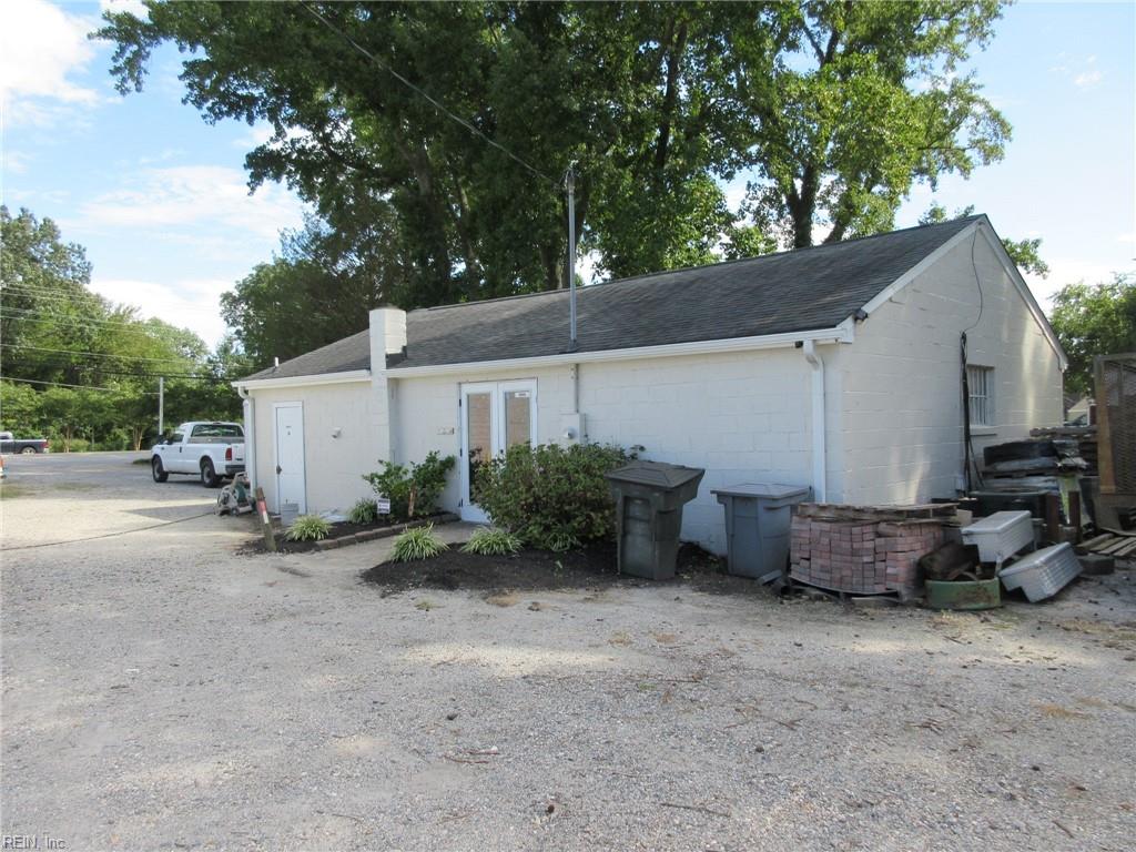 1283 N King St Property Photo 8