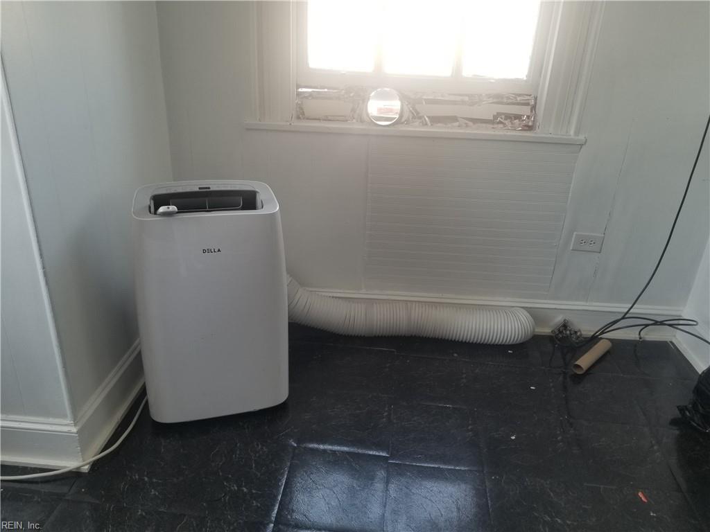 112 W Washington St Property Photo 6