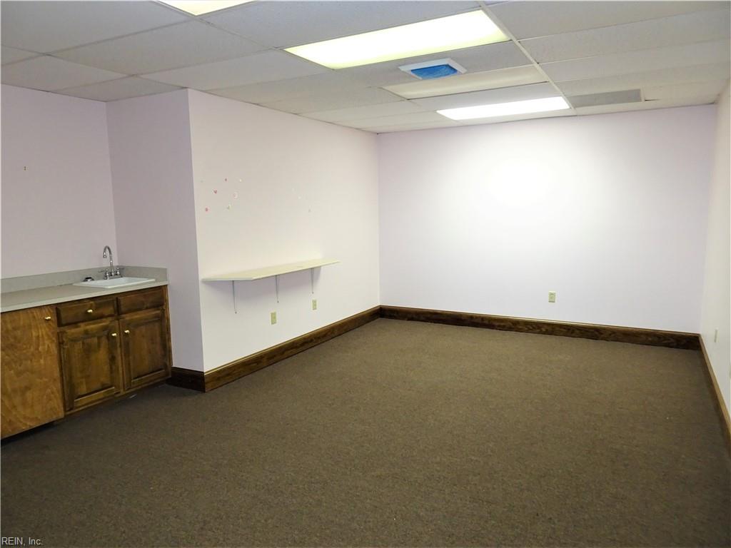 12515 Warwick Blvd Property Photo 24