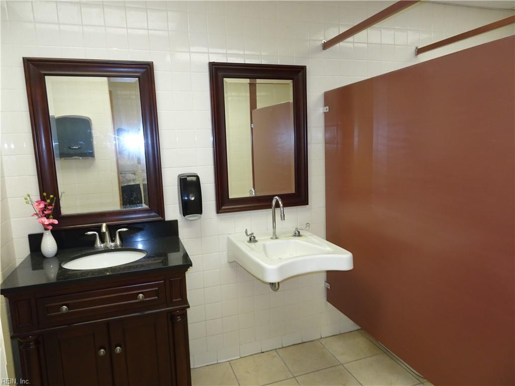 12515 Warwick Blvd Property Photo 25