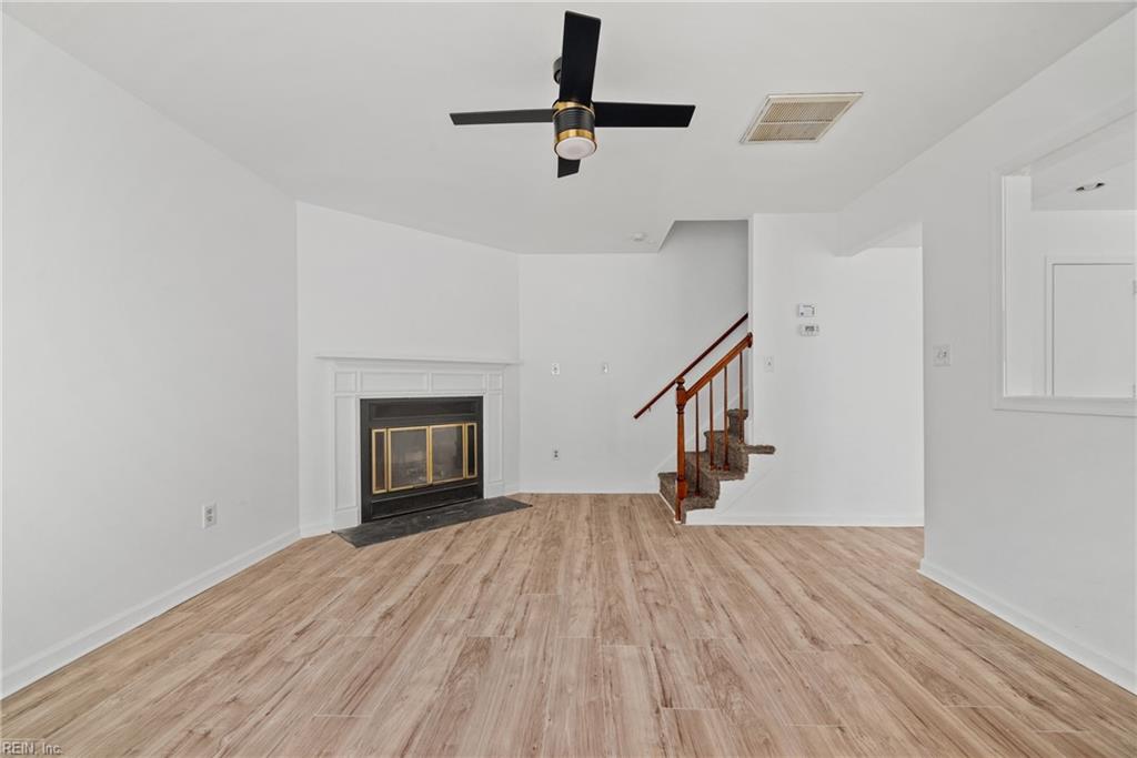 364 Thorncliff Dr Property Photo 4