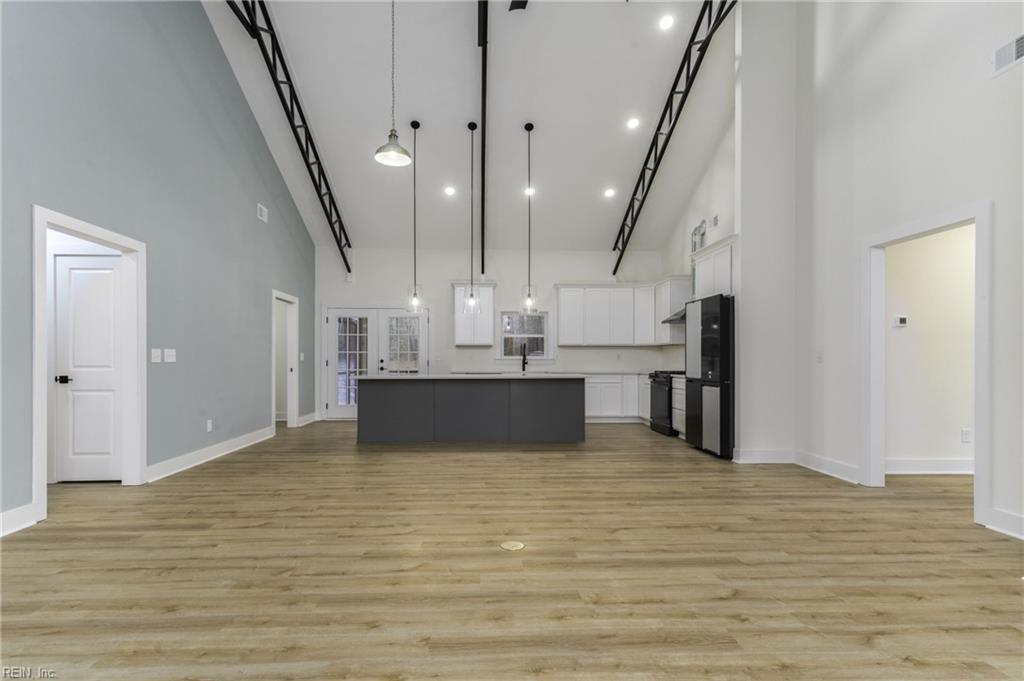 18101 Foxfire Trl Property Photo 4