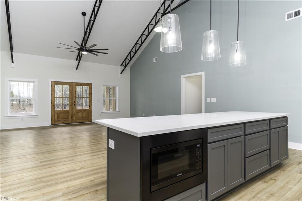 18101 Foxfire Trl Property Photo 6
