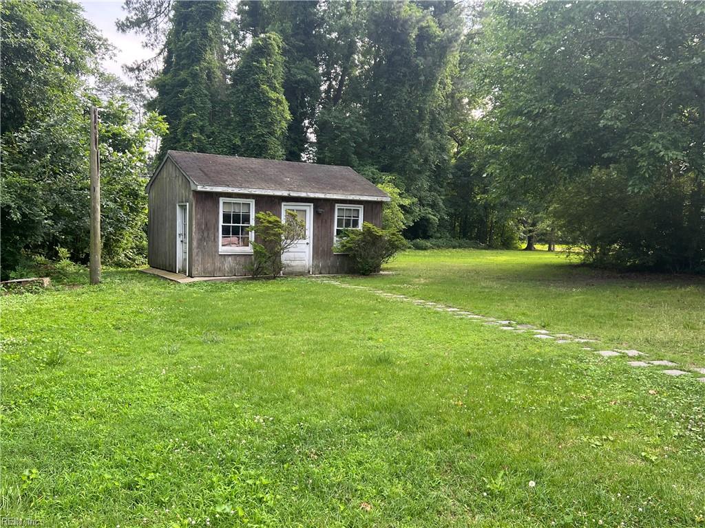 205 Country Club Rd Property Photo 10