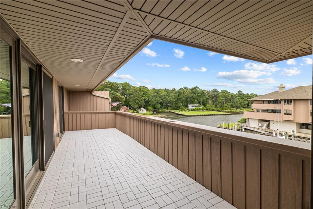700 Oriole Dr Property Photo 3