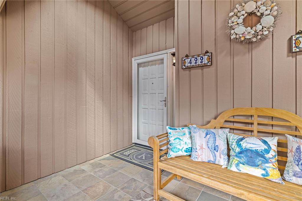 700 Oriole Dr Property Photo 5