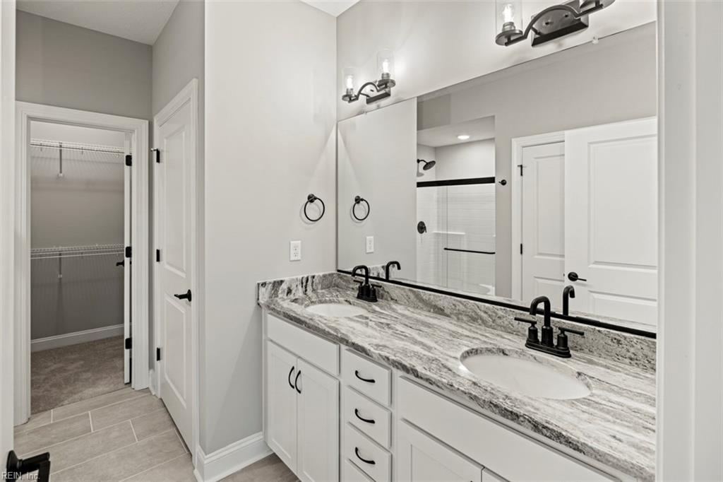 4611 Longleaf Pl Property Photo 13