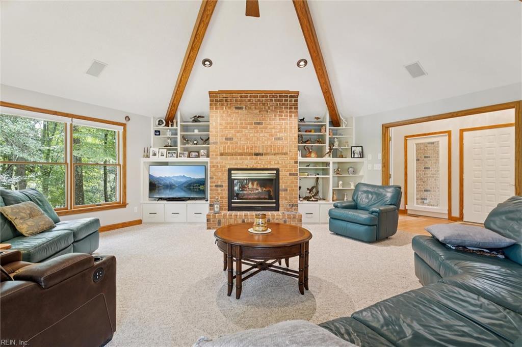 8038 Boxwood Ln Property Photo 7